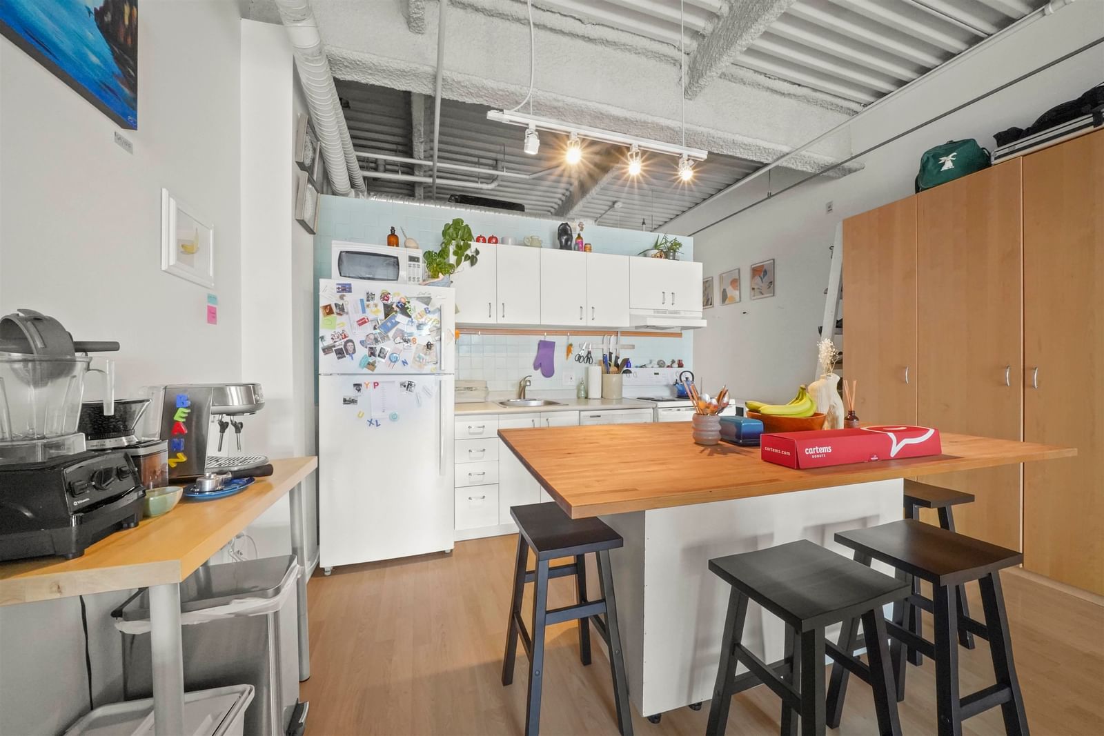 Listing Image 9