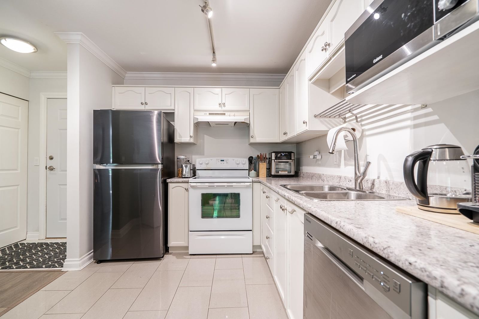 Listing Image 13