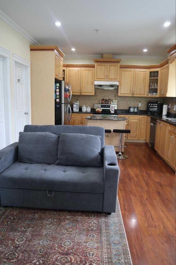 Listing Image 11