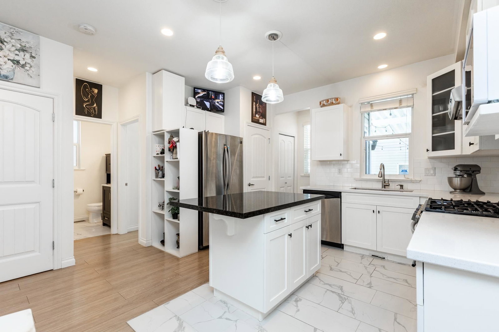 Listing Image 10