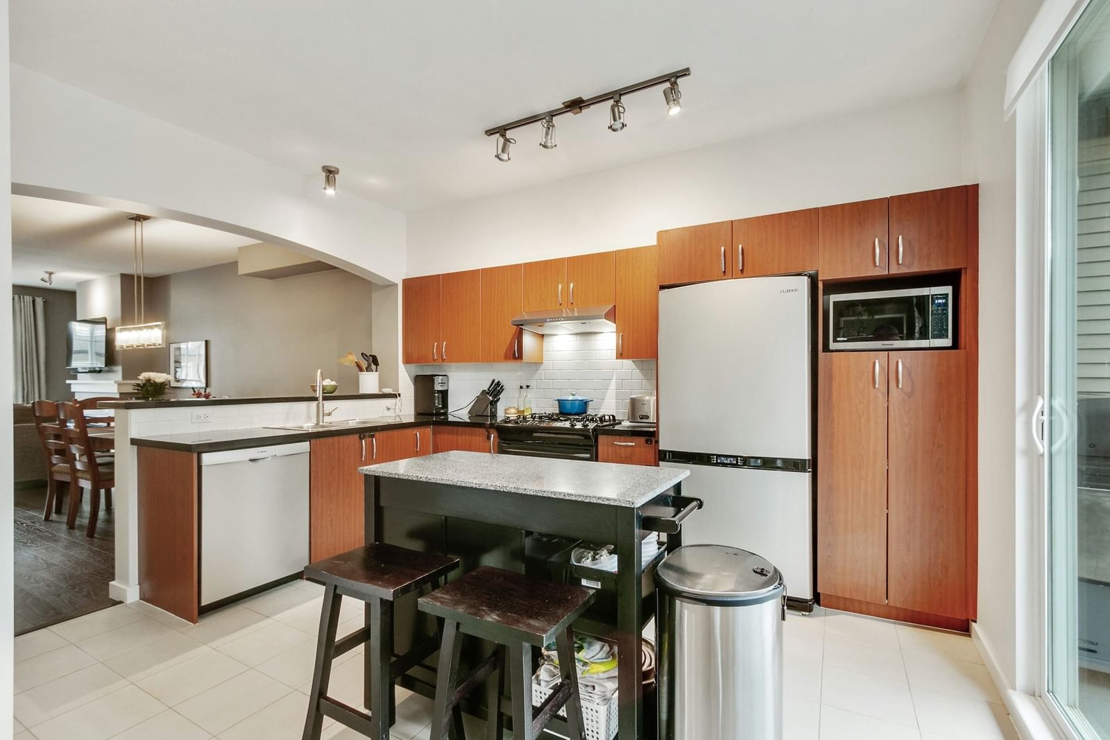 Listing Image 7