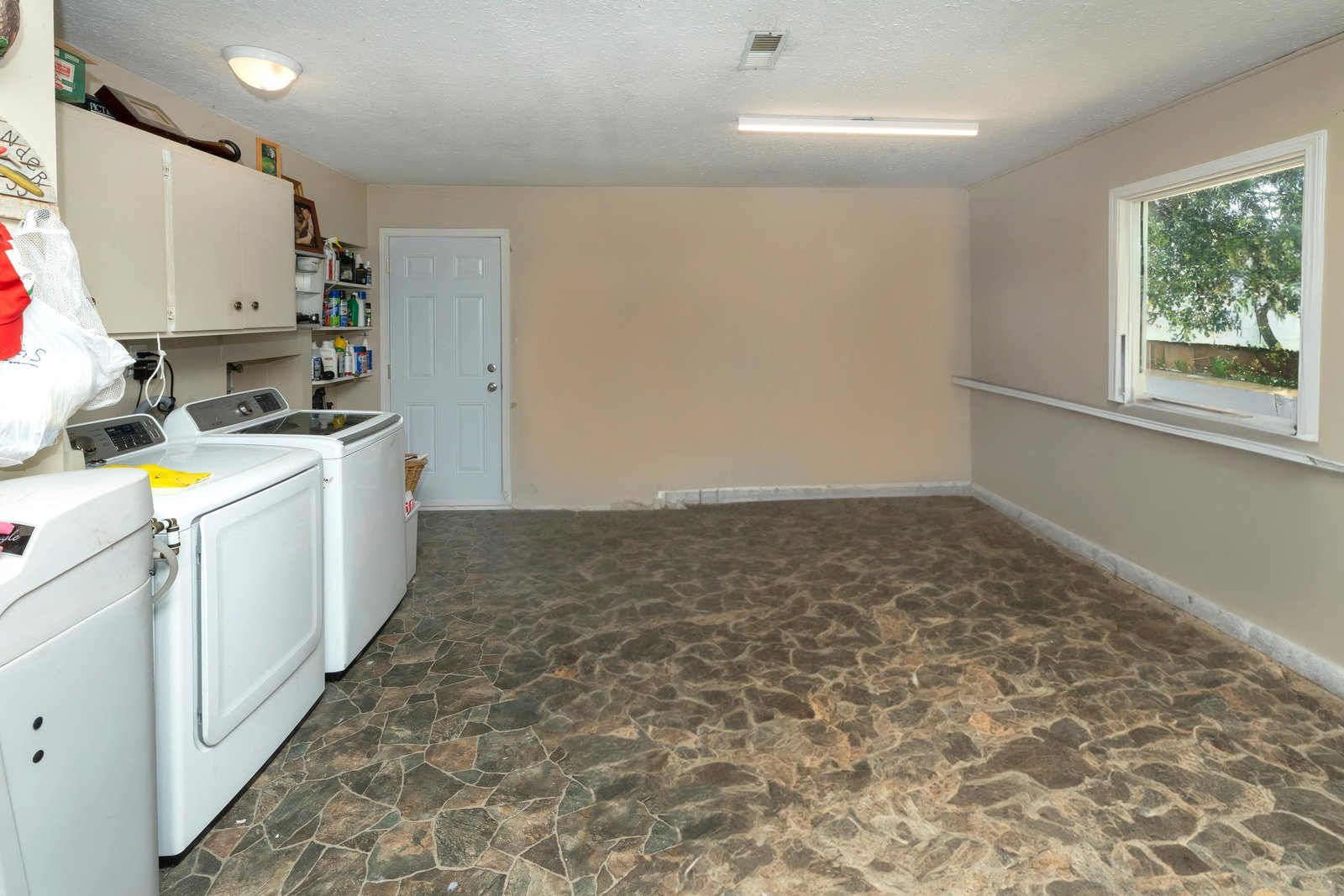 Listing Image 26