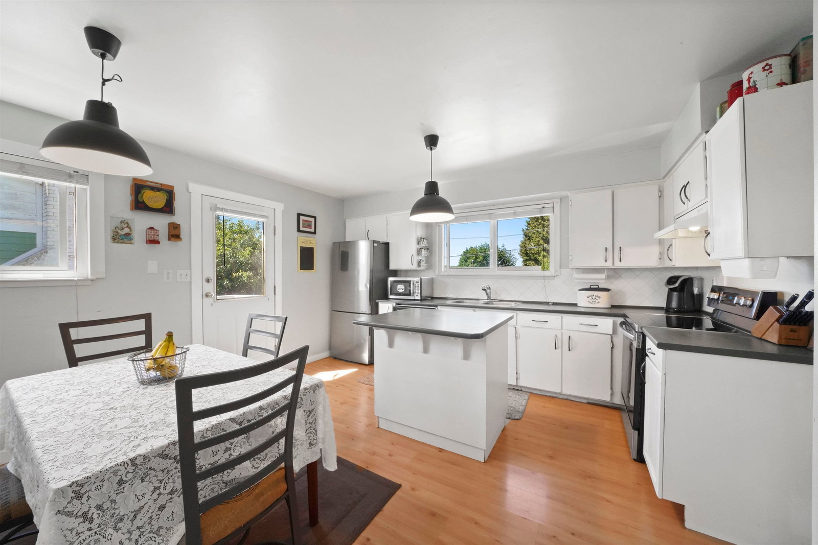 Listing Image 9
