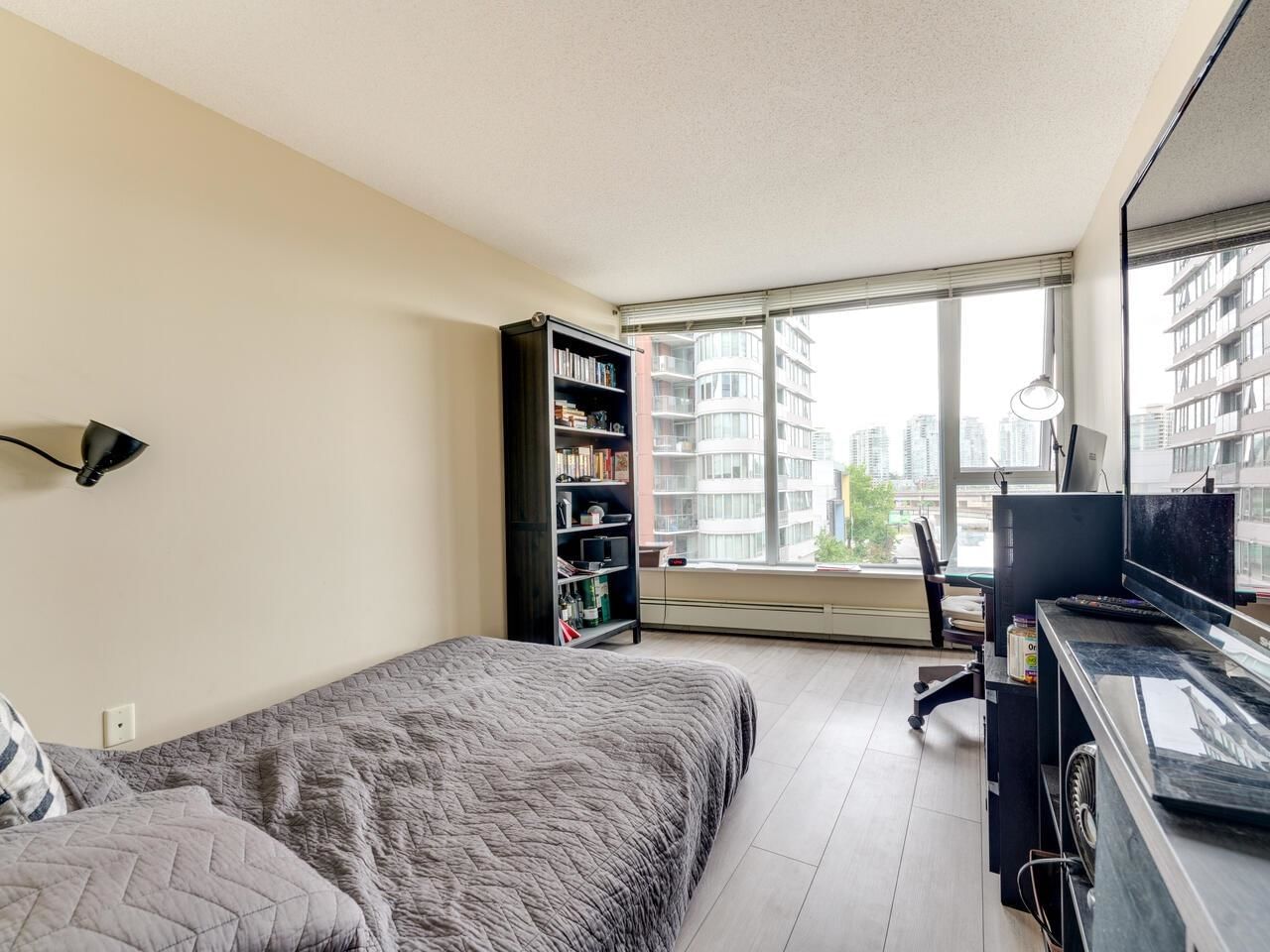 Listing Image 9