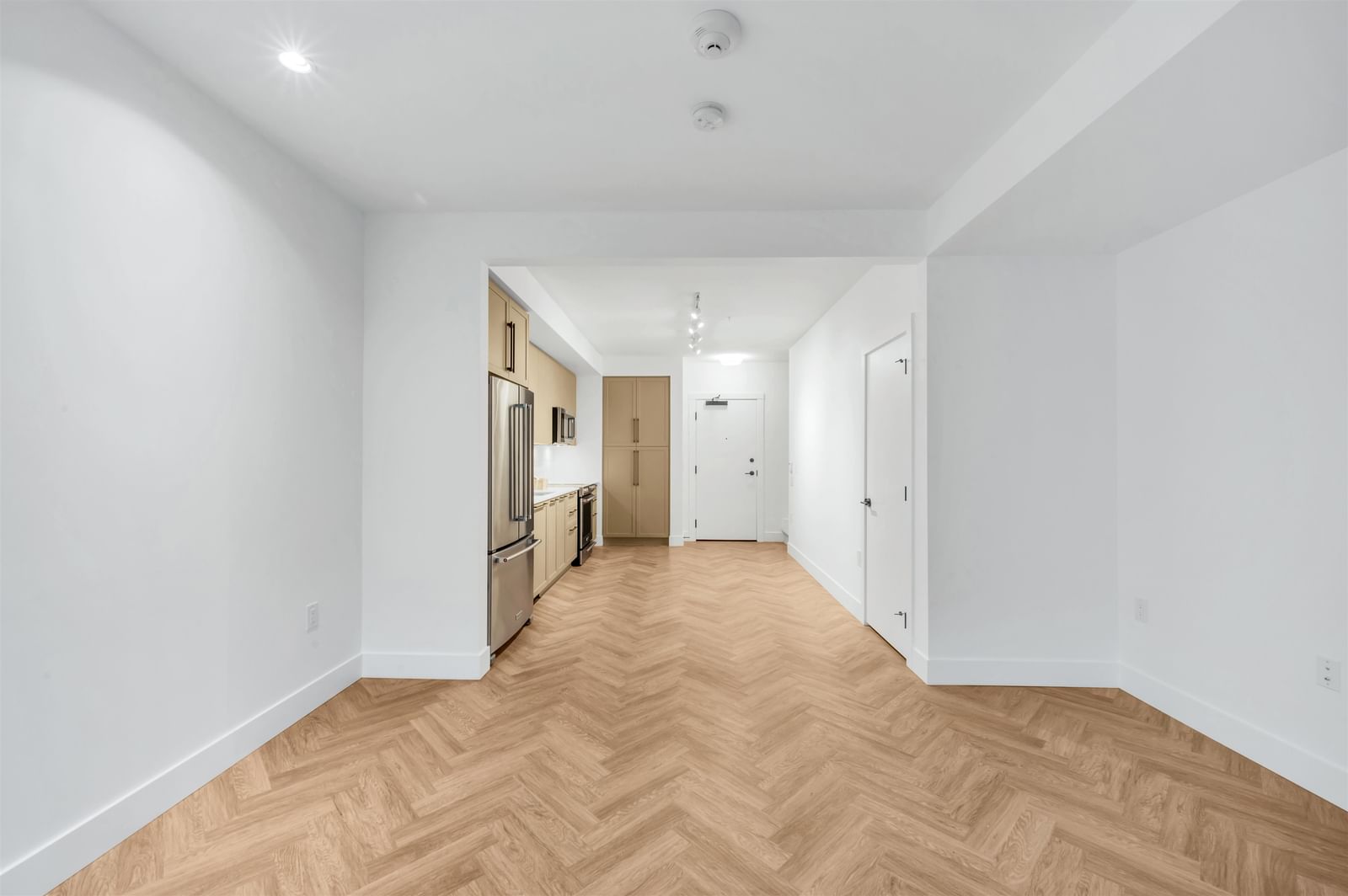 Listing Image 16