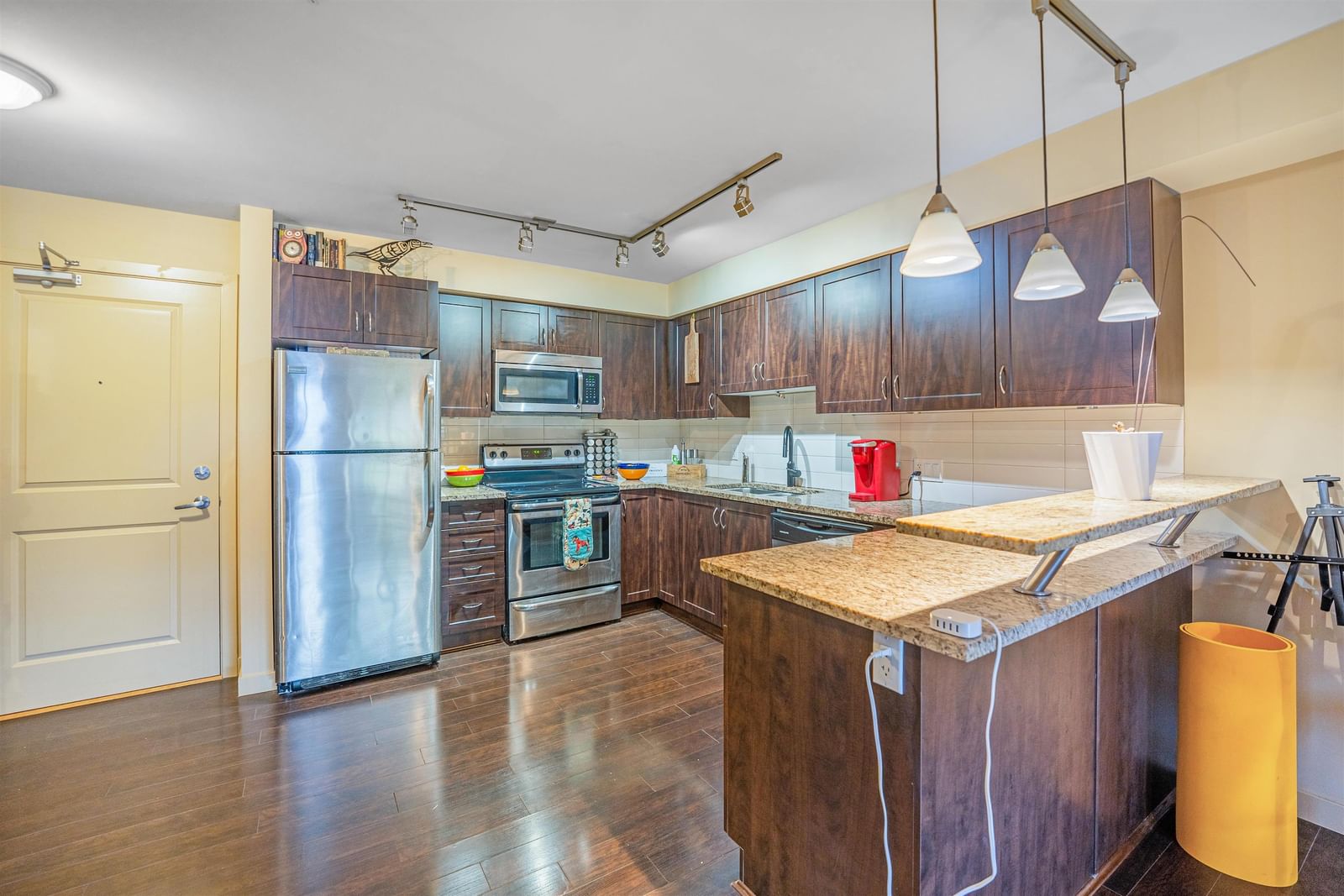 Listing Image 3