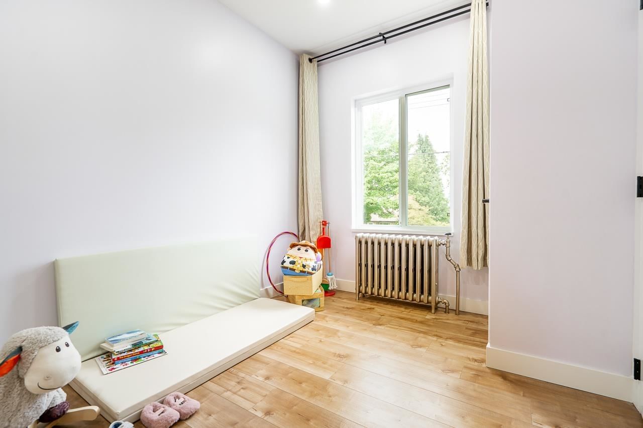 Listing Image 12