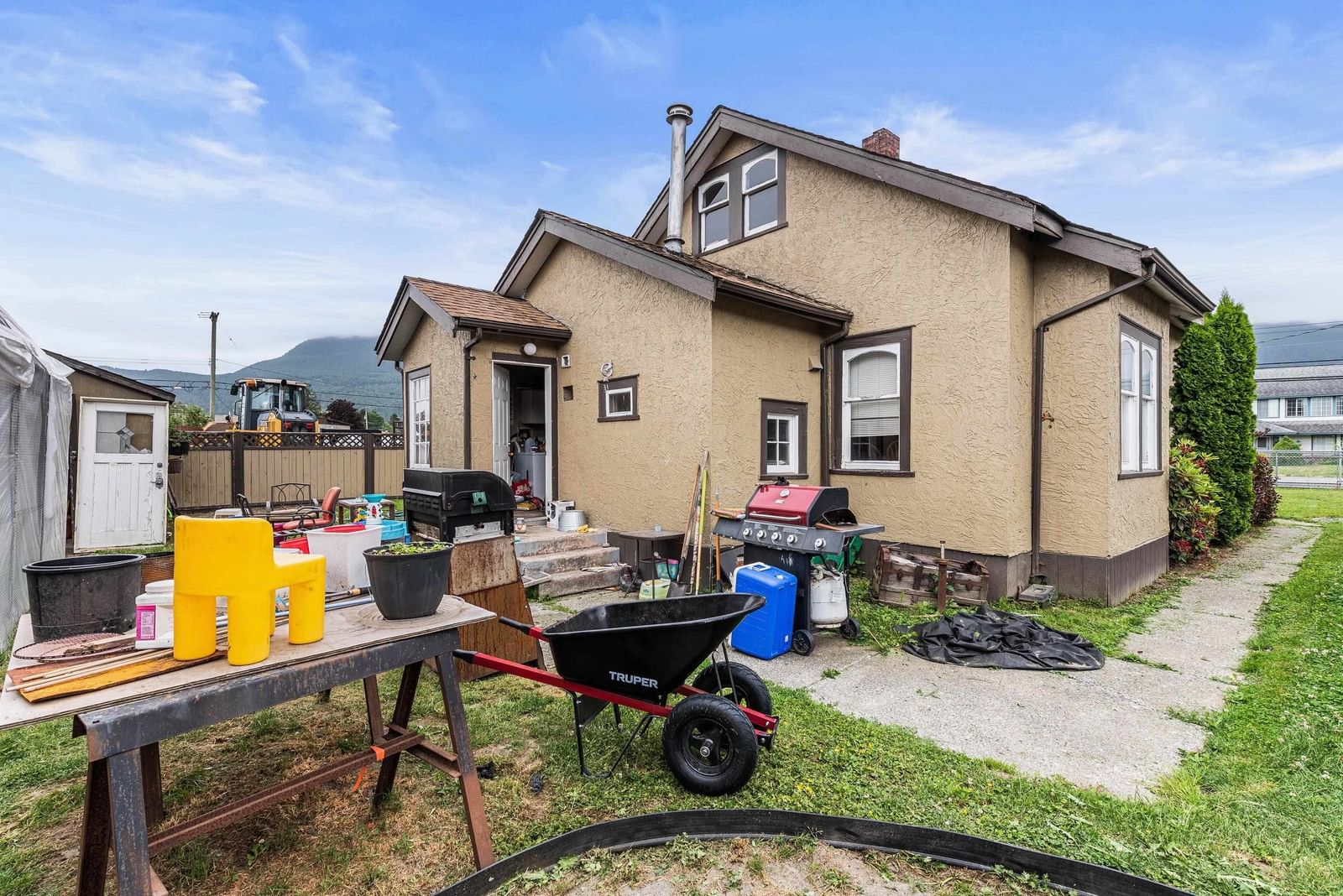 Listing Image 4