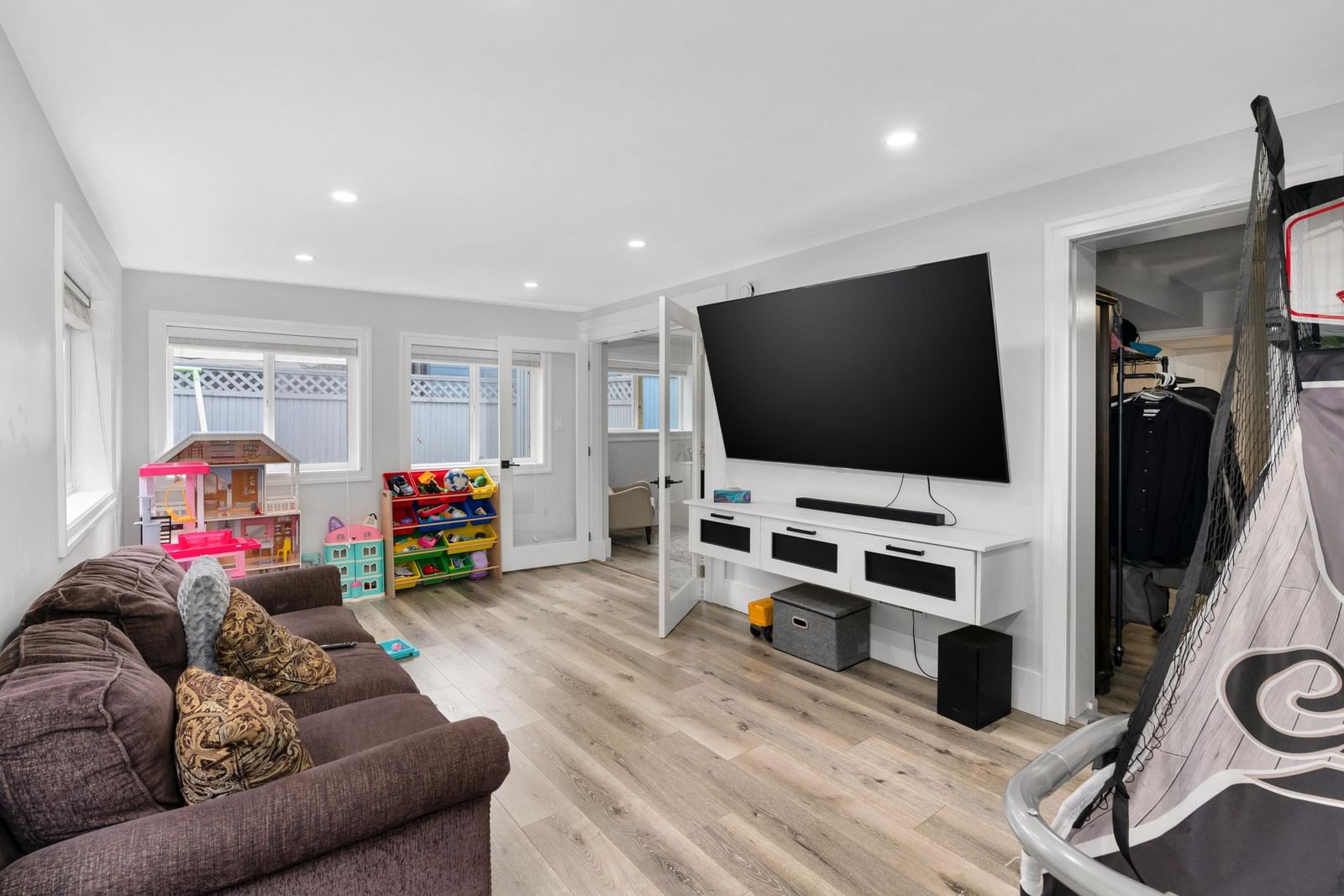 Listing Image 9