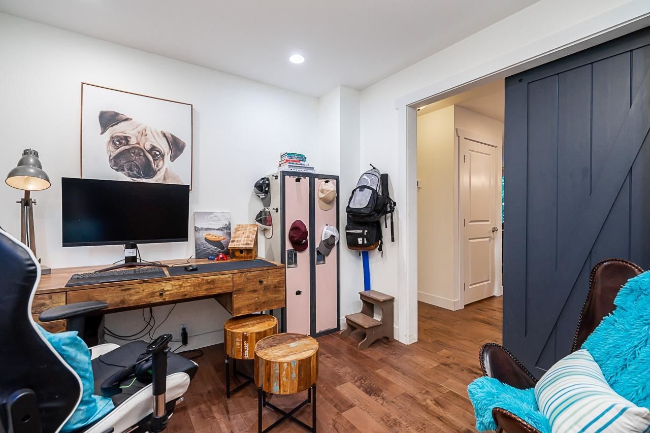 Listing Image 14