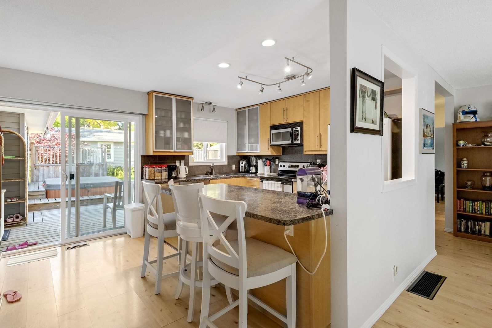 Listing Image 9