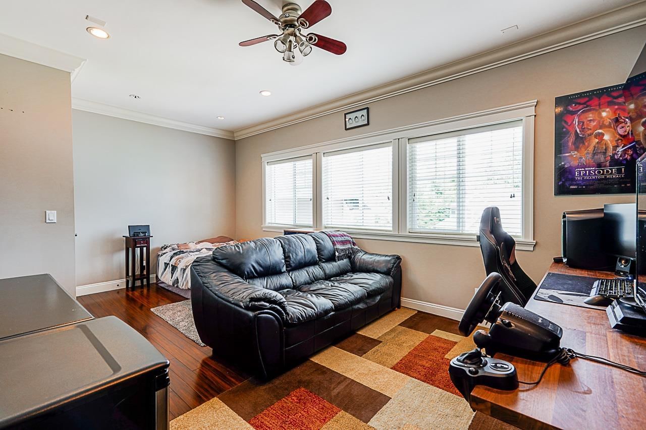 Listing Image 19