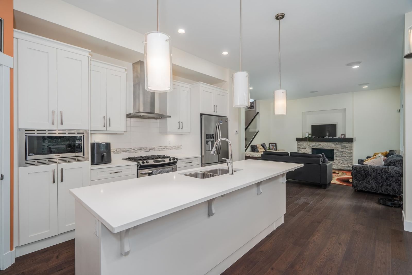 Listing Image 10