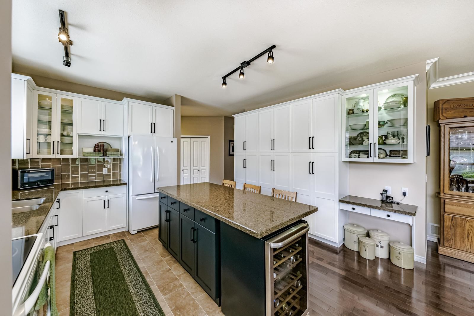 Listing Image 14