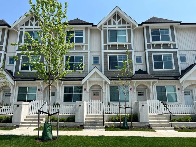 112 - 707 Robinson Street