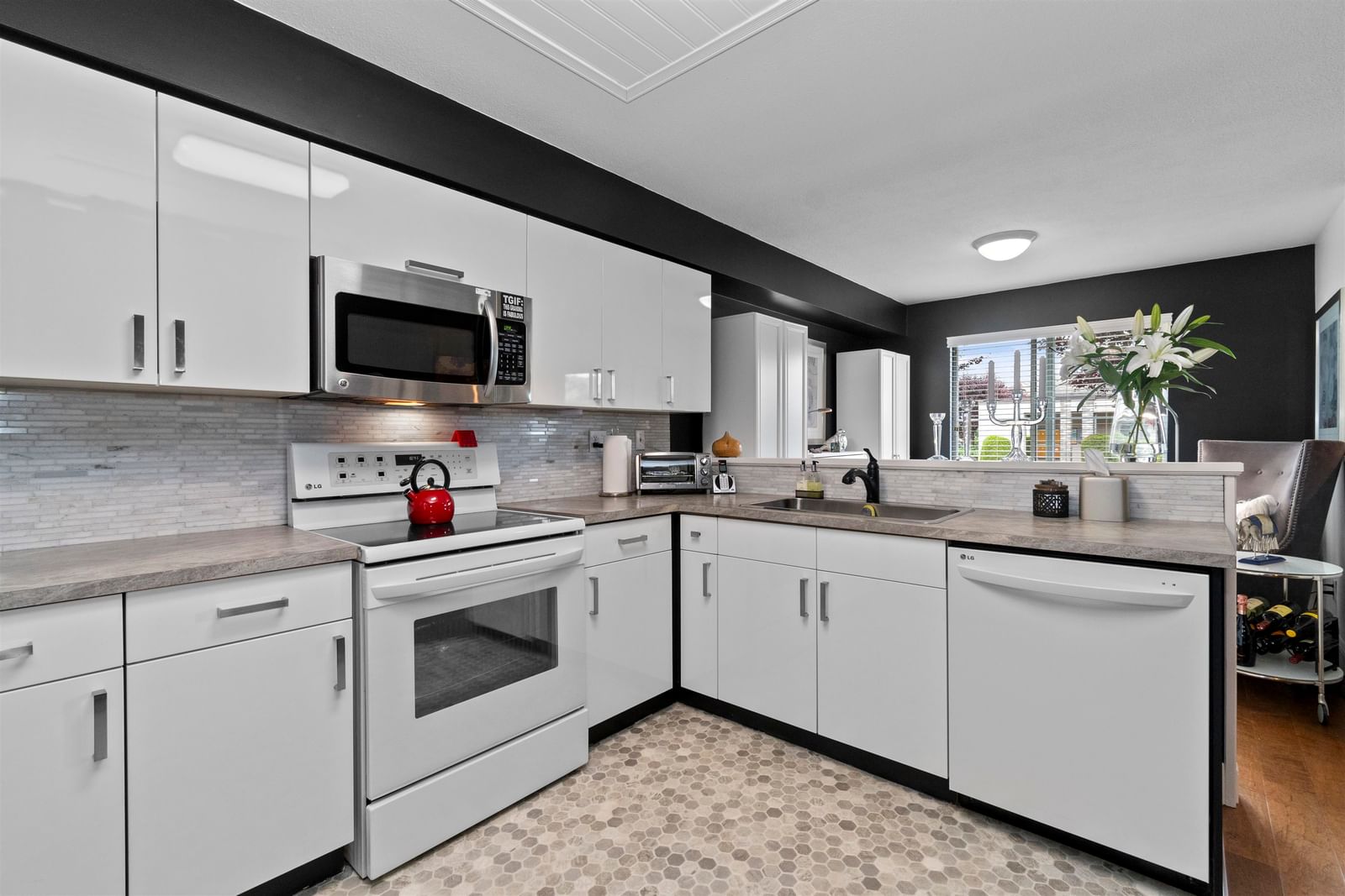 Listing Image 5