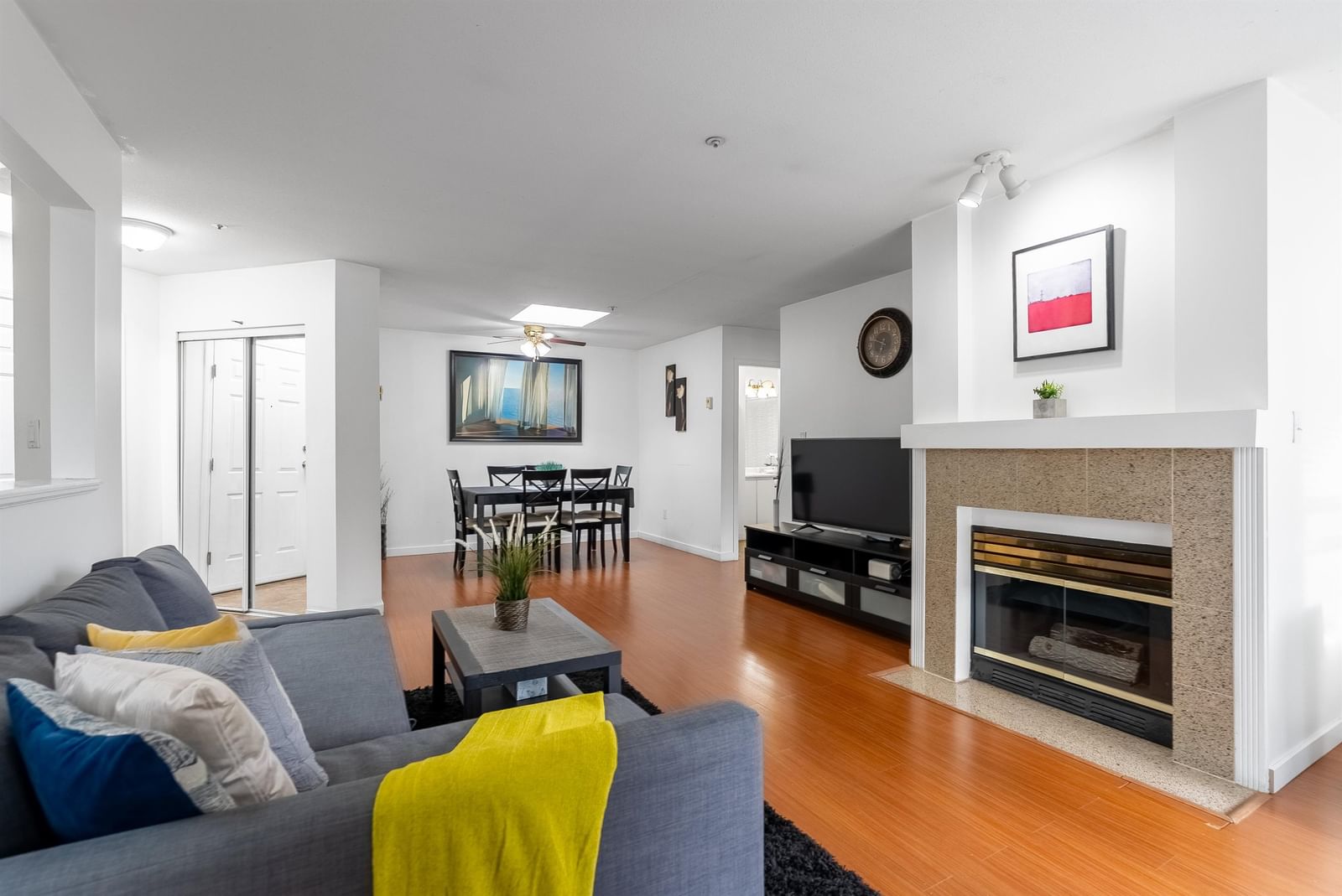 Listing Image 6