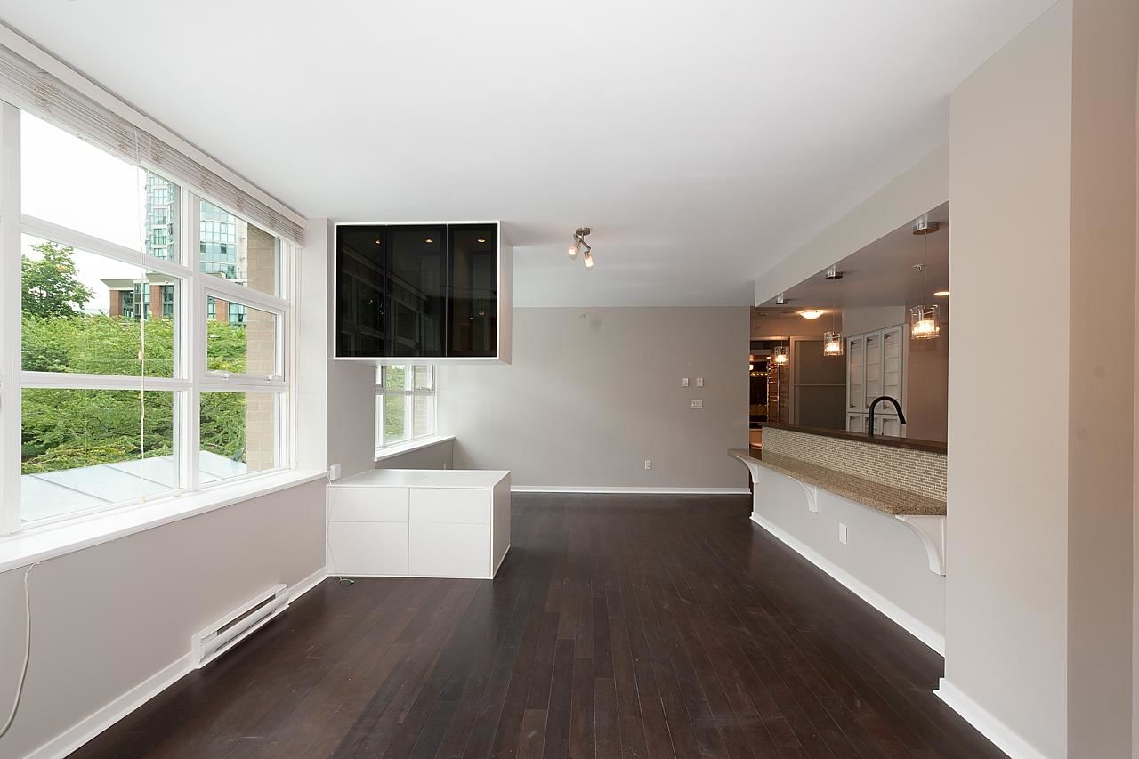 Listing Image 8