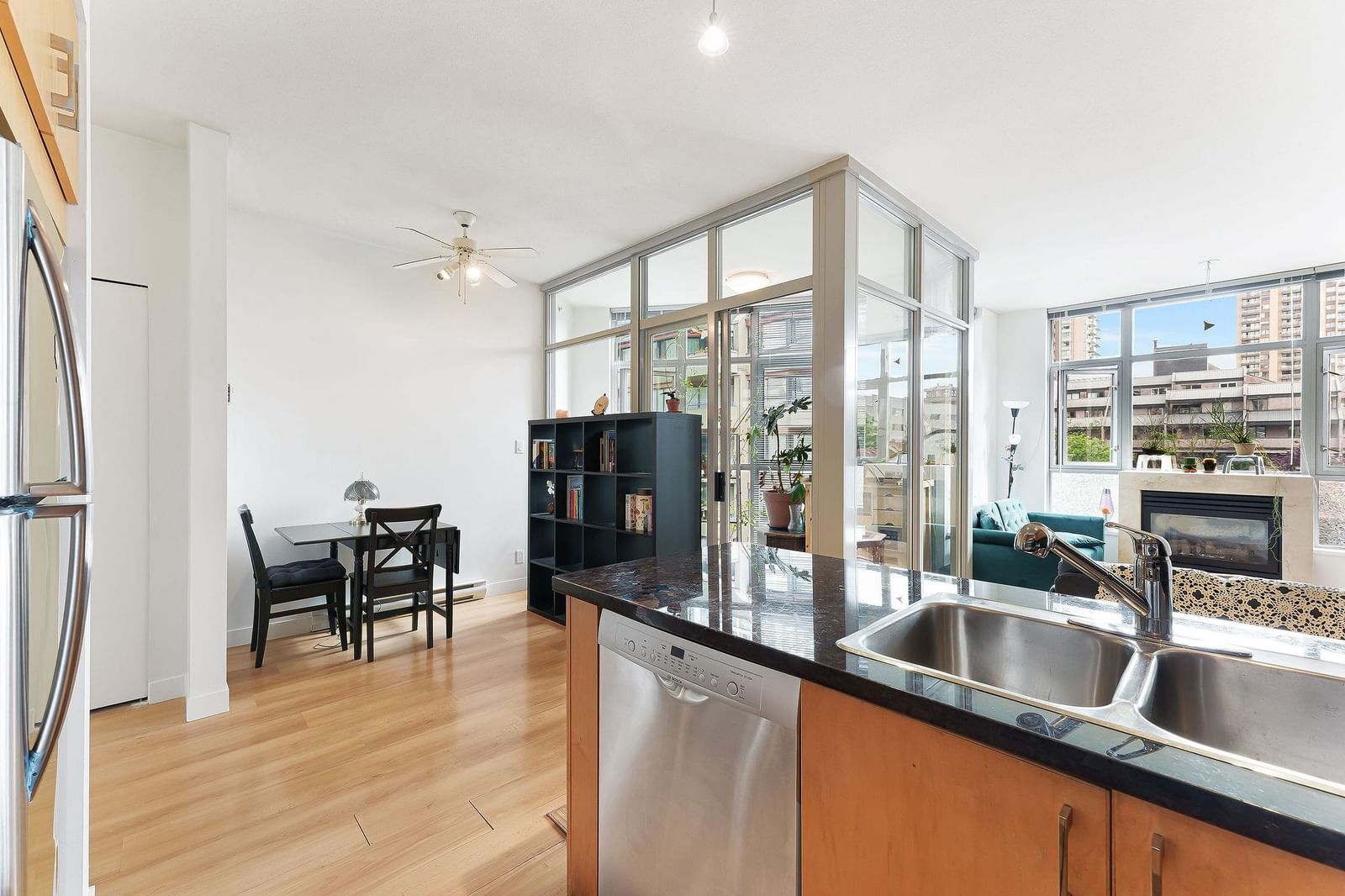 Listing Image 15