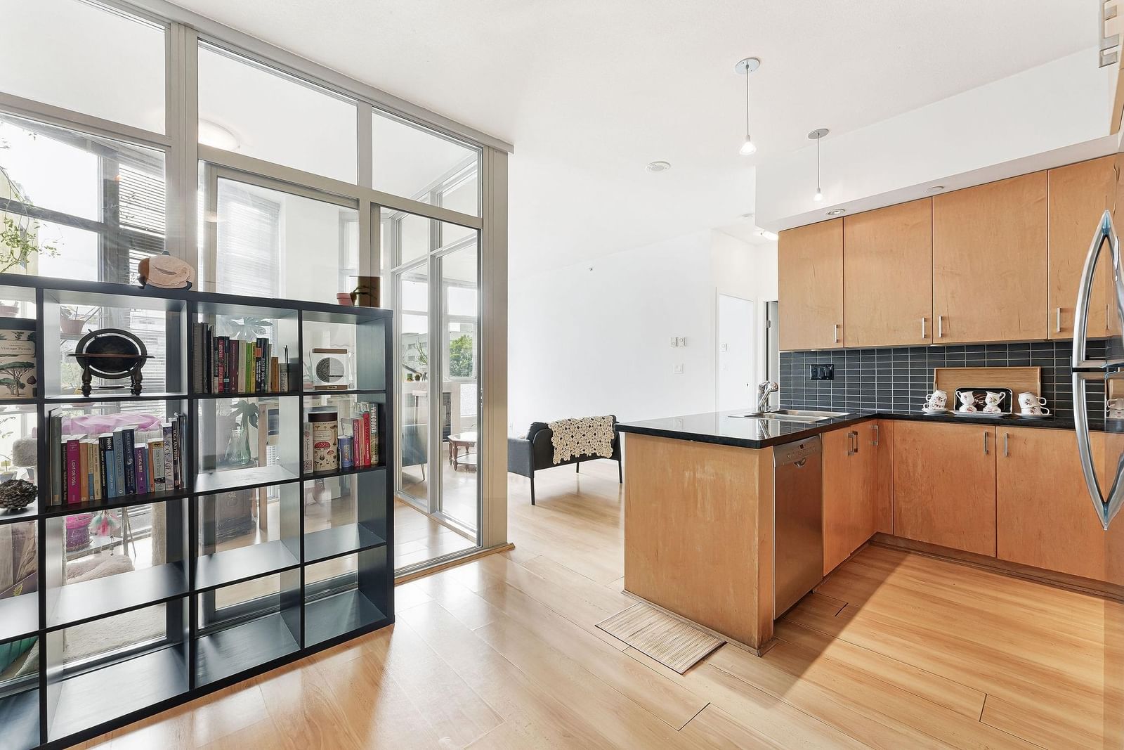 Listing Image 9