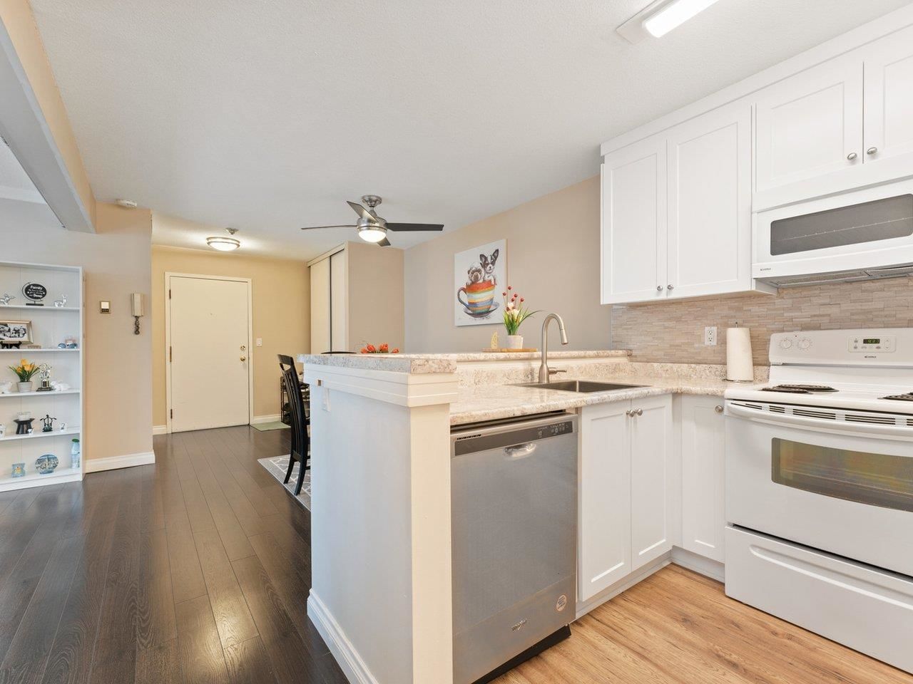 Listing Image 8