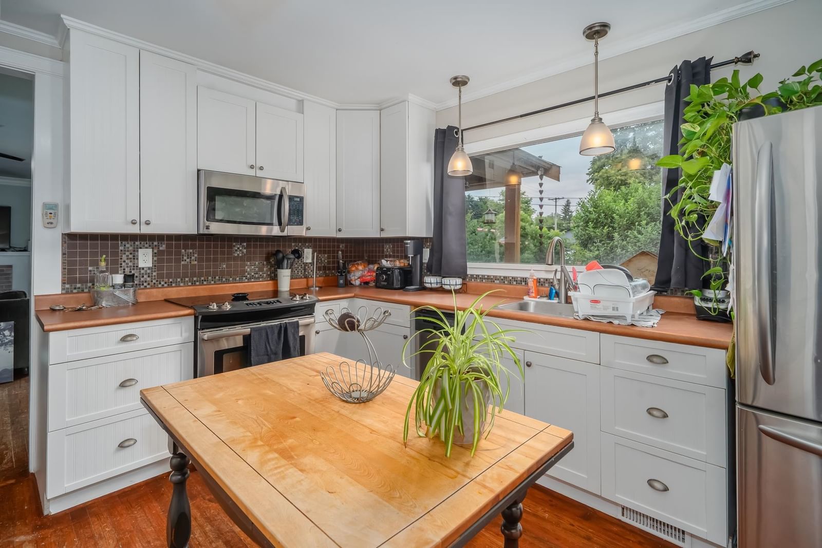 Listing Image 10