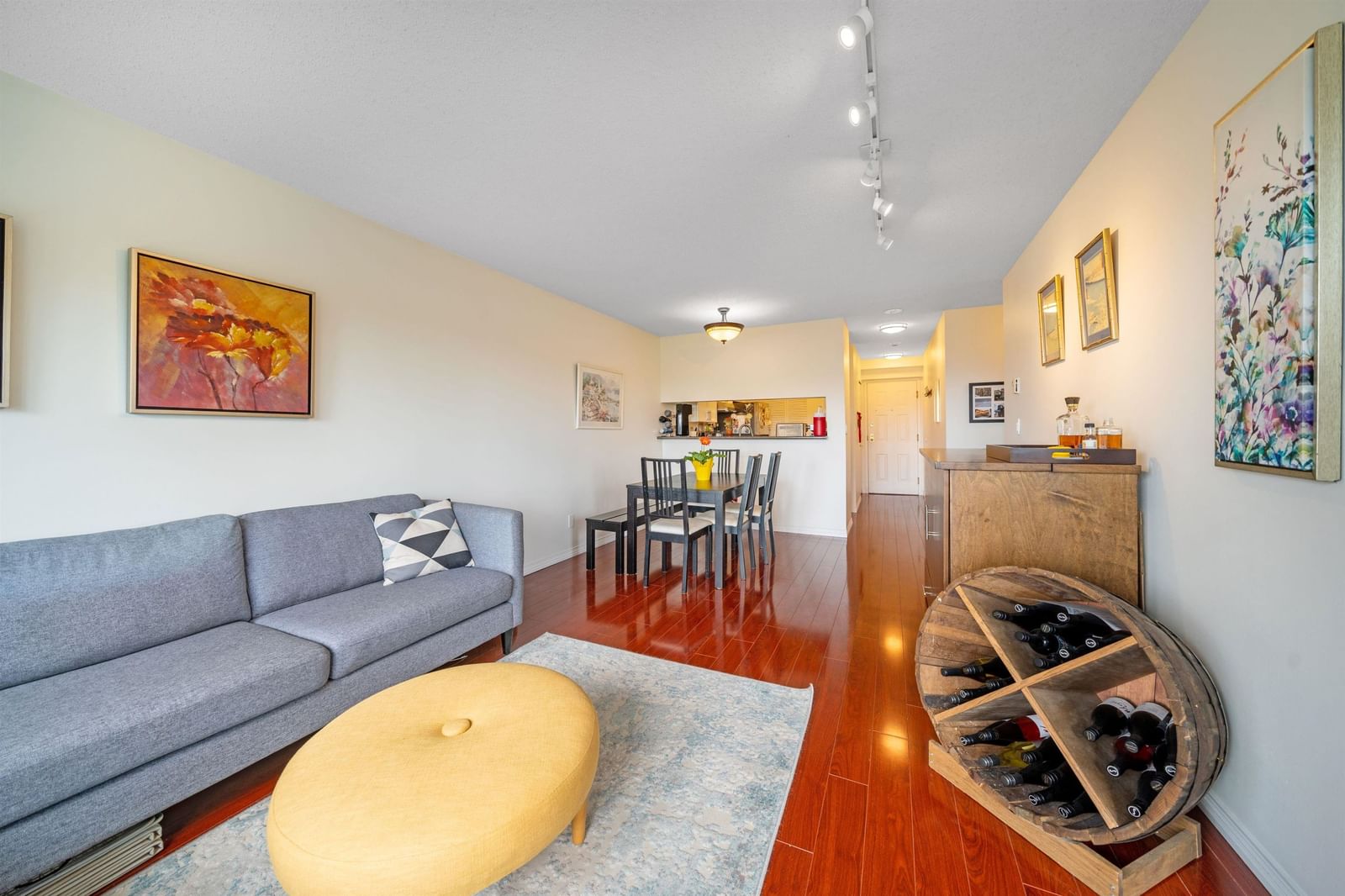 Listing Image 5