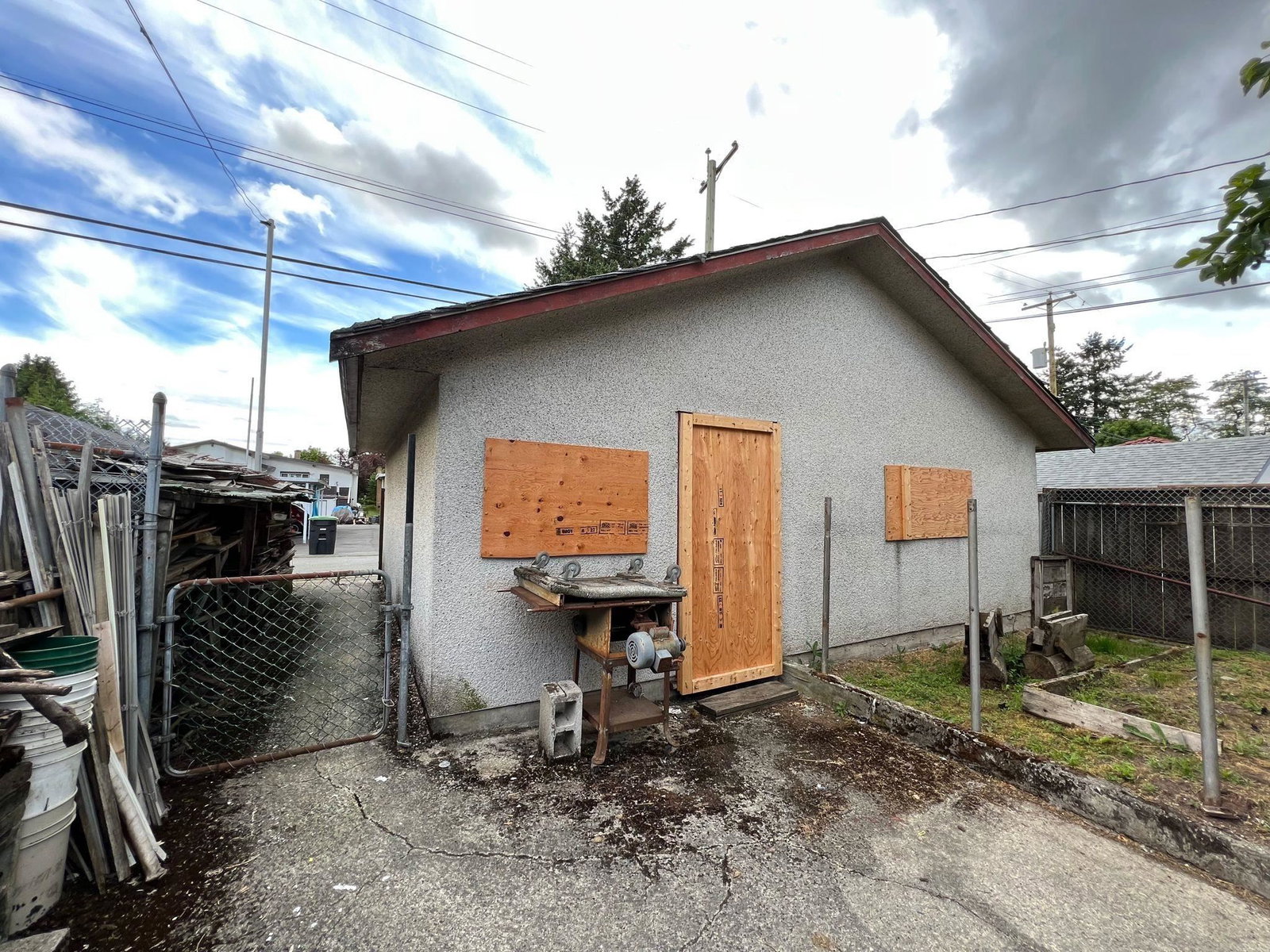 Listing Image 3