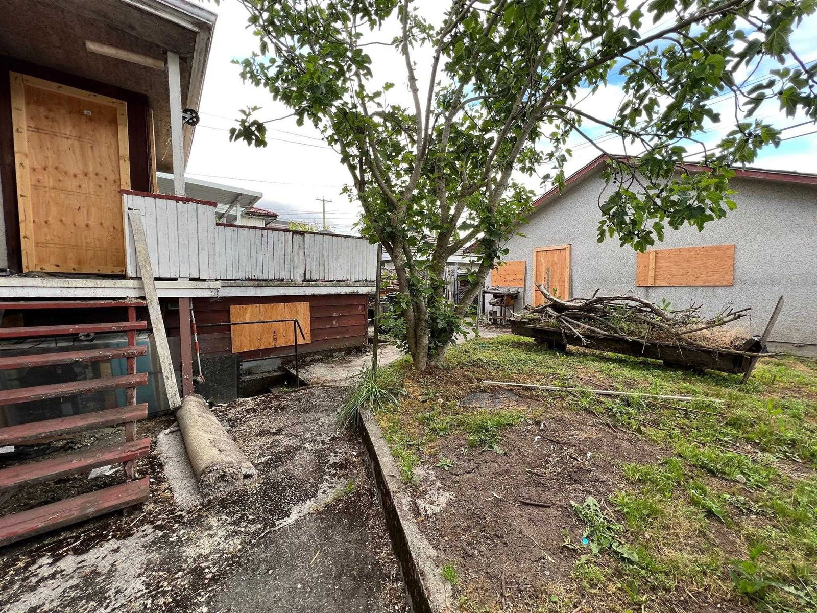 Listing Image 4