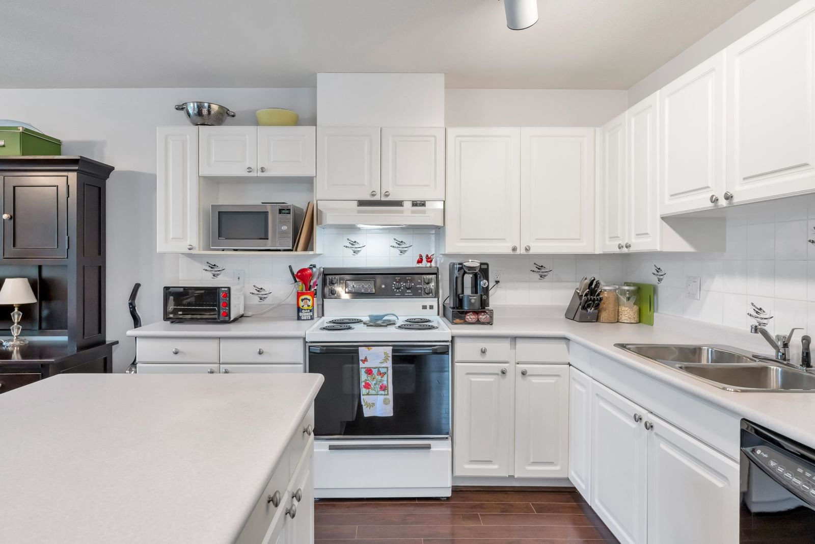 Listing Image 10