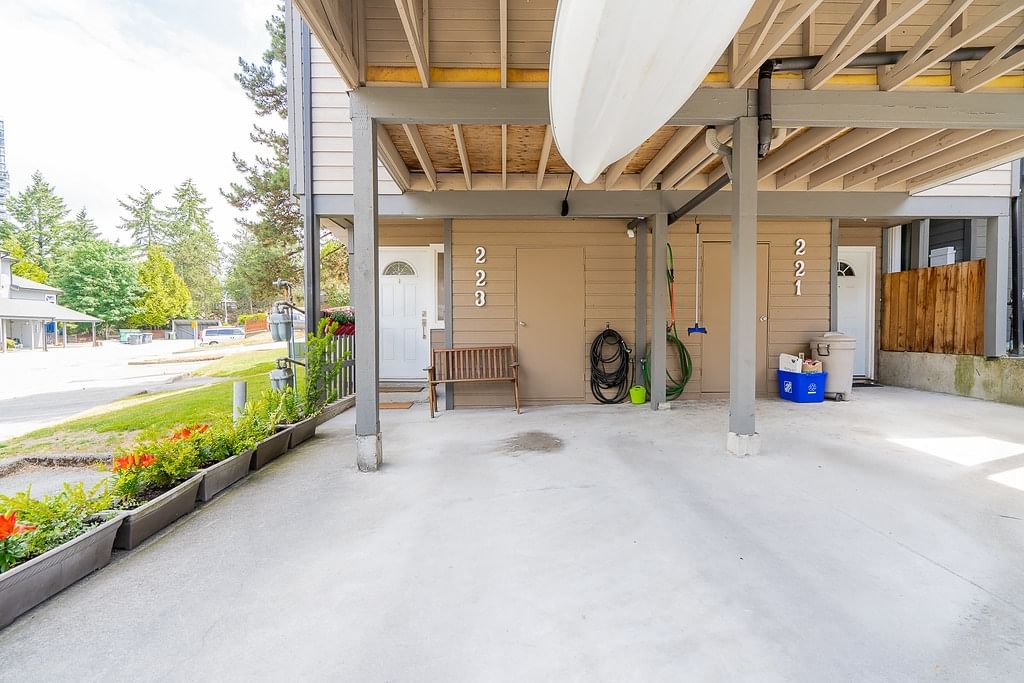 Listing Image 4