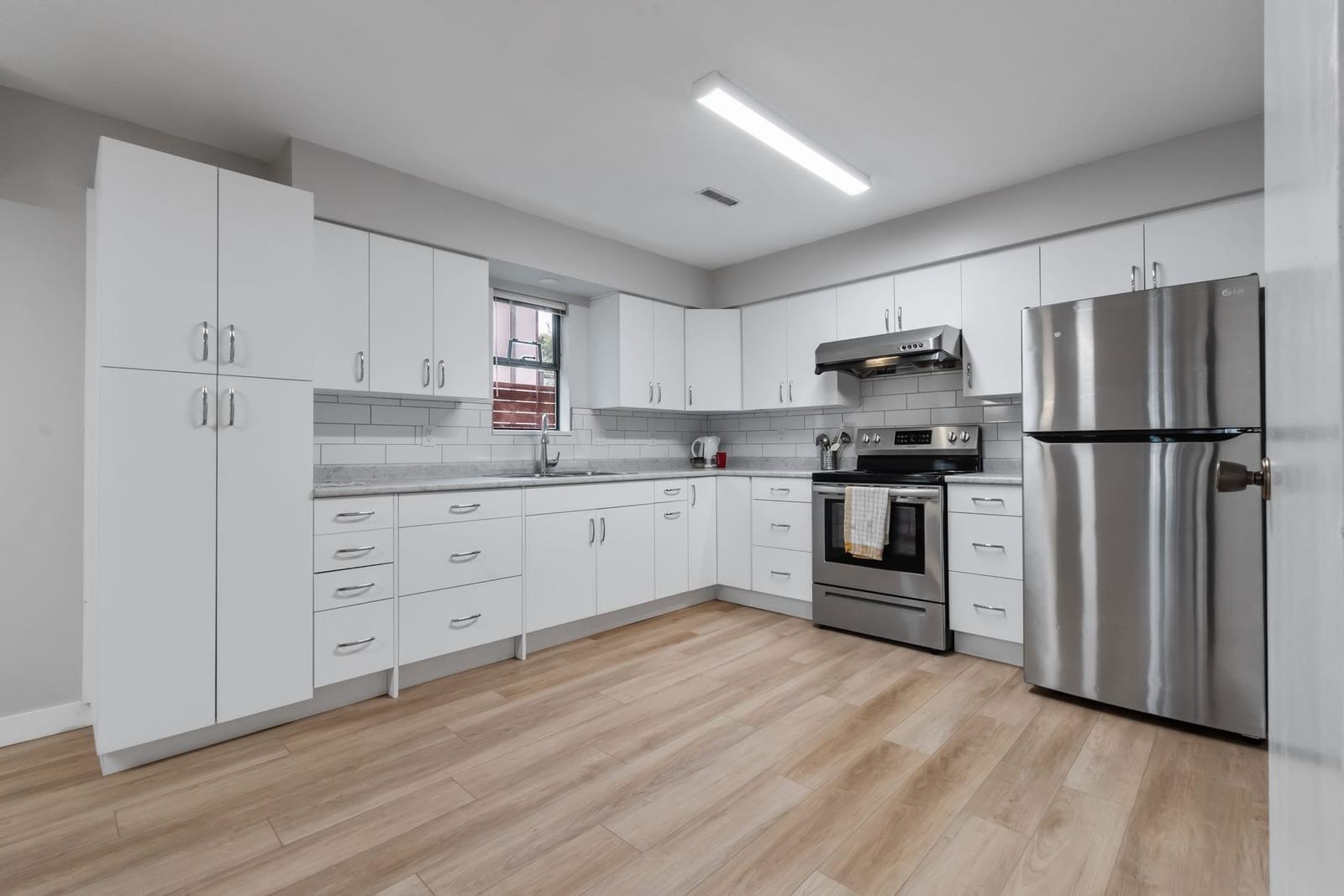 Listing Image 18