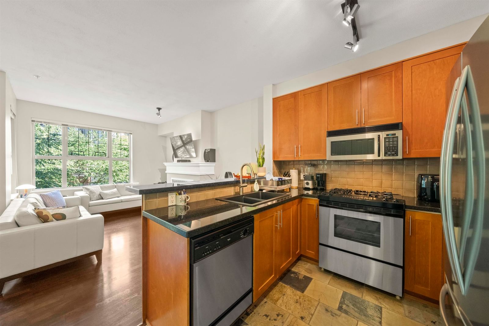Listing Image 6