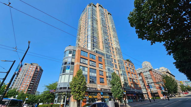502 - 212 Davie Street