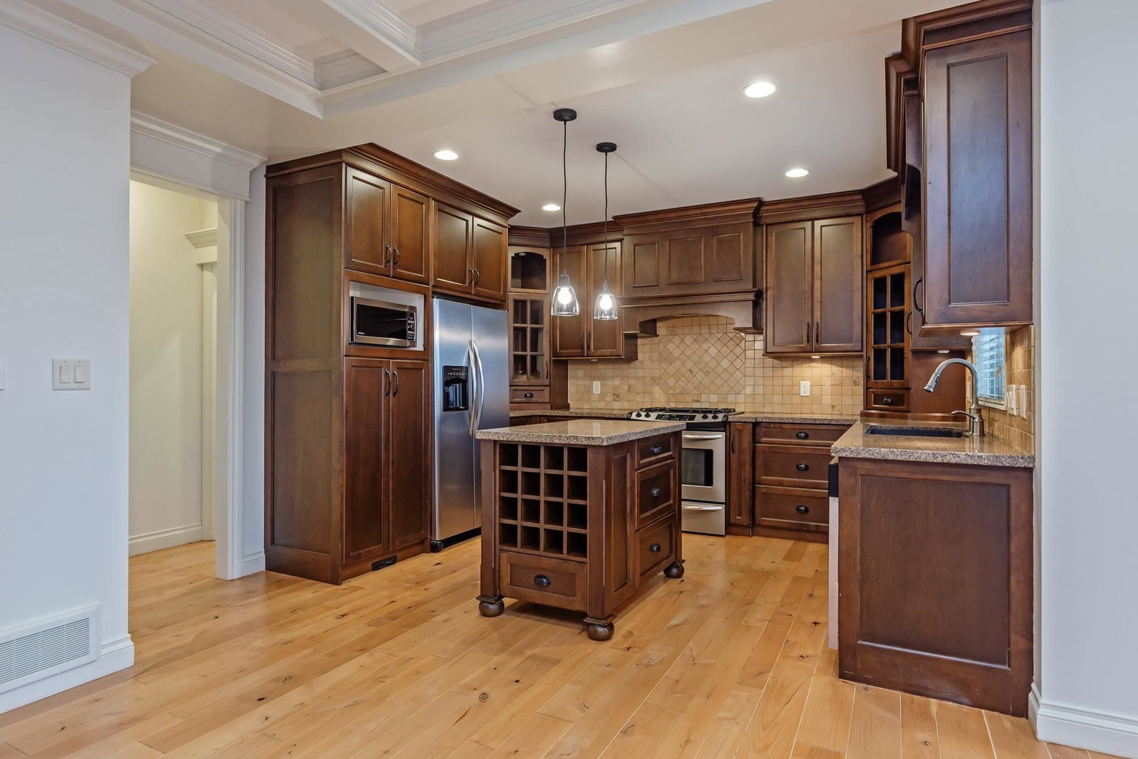 Listing Image 12