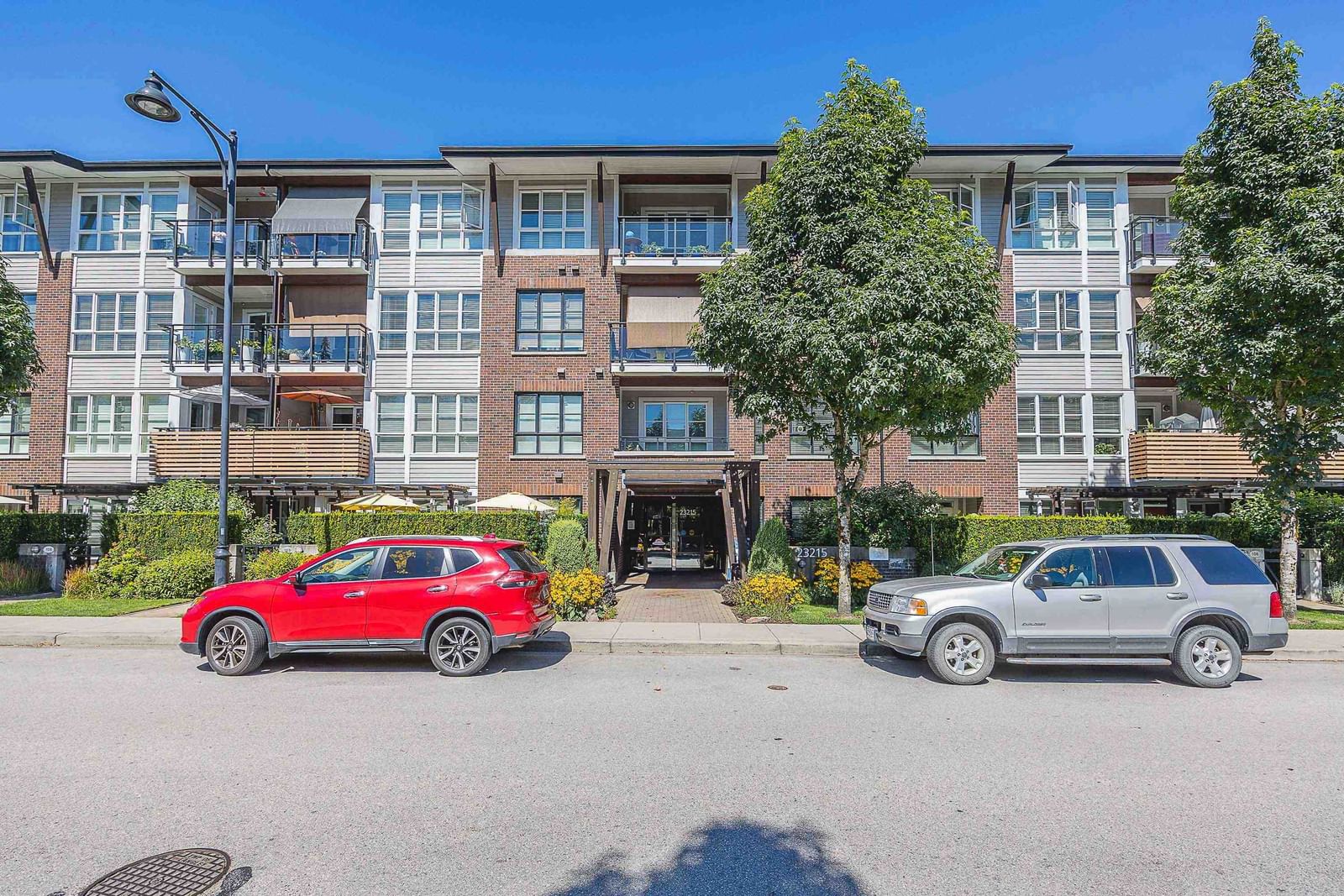 Listing Image 4