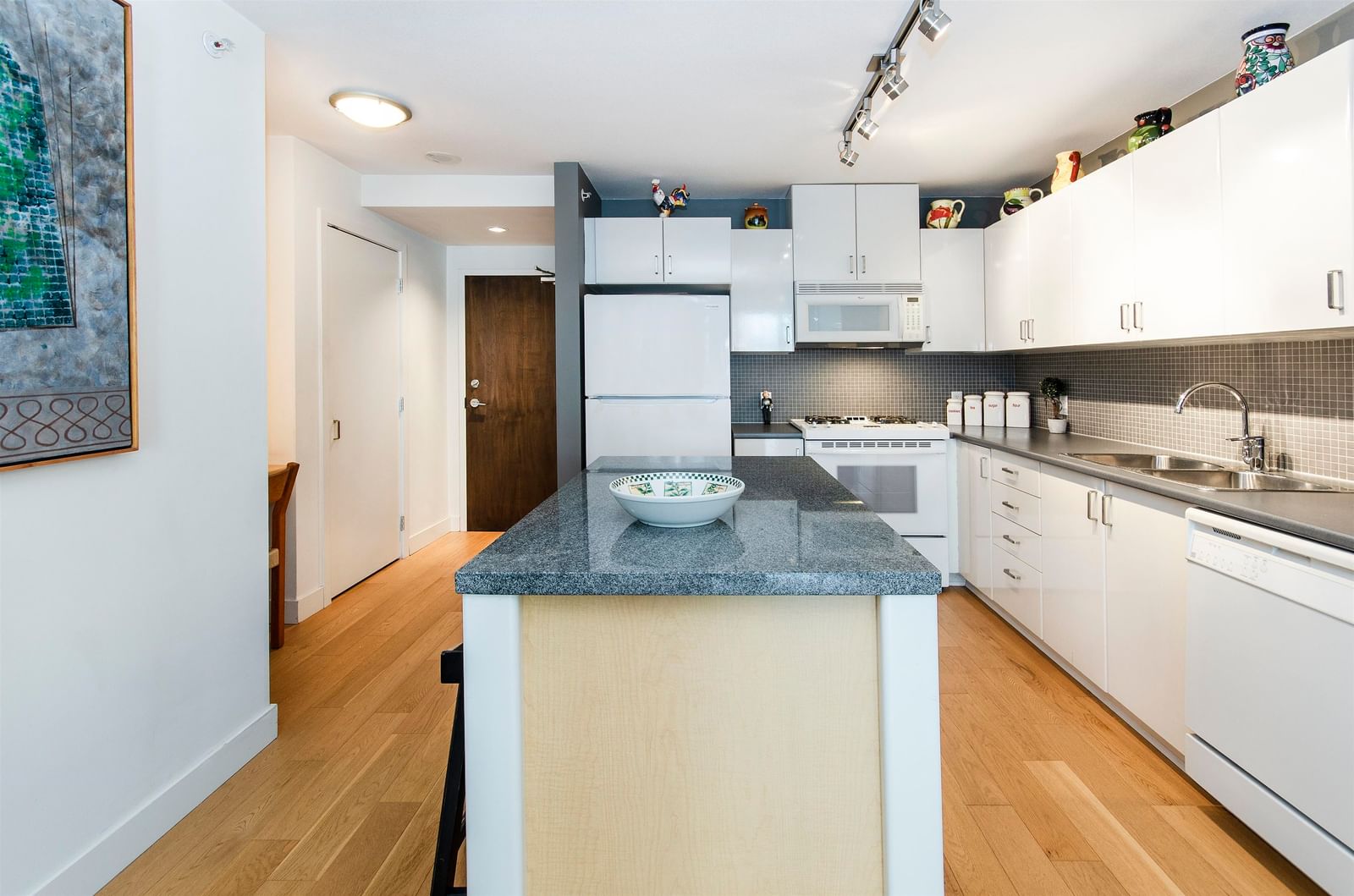 Listing Image 10