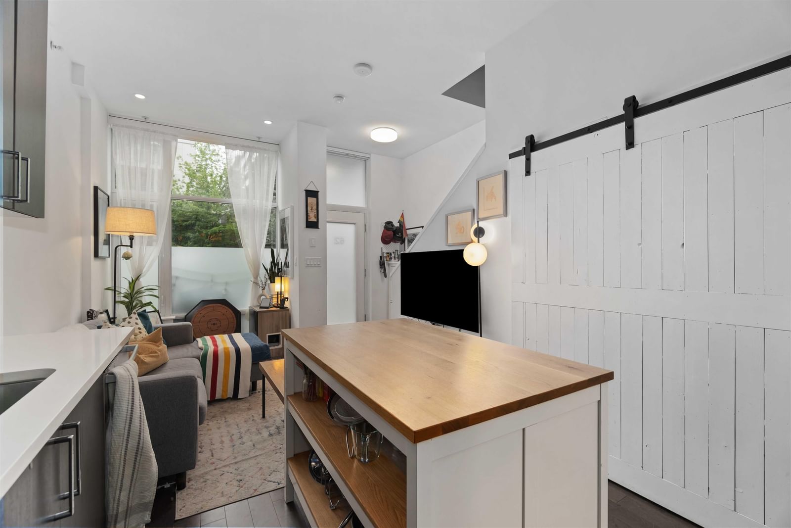 Listing Image 10