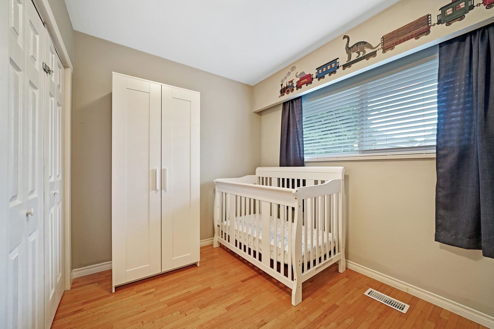 Listing Image 9
