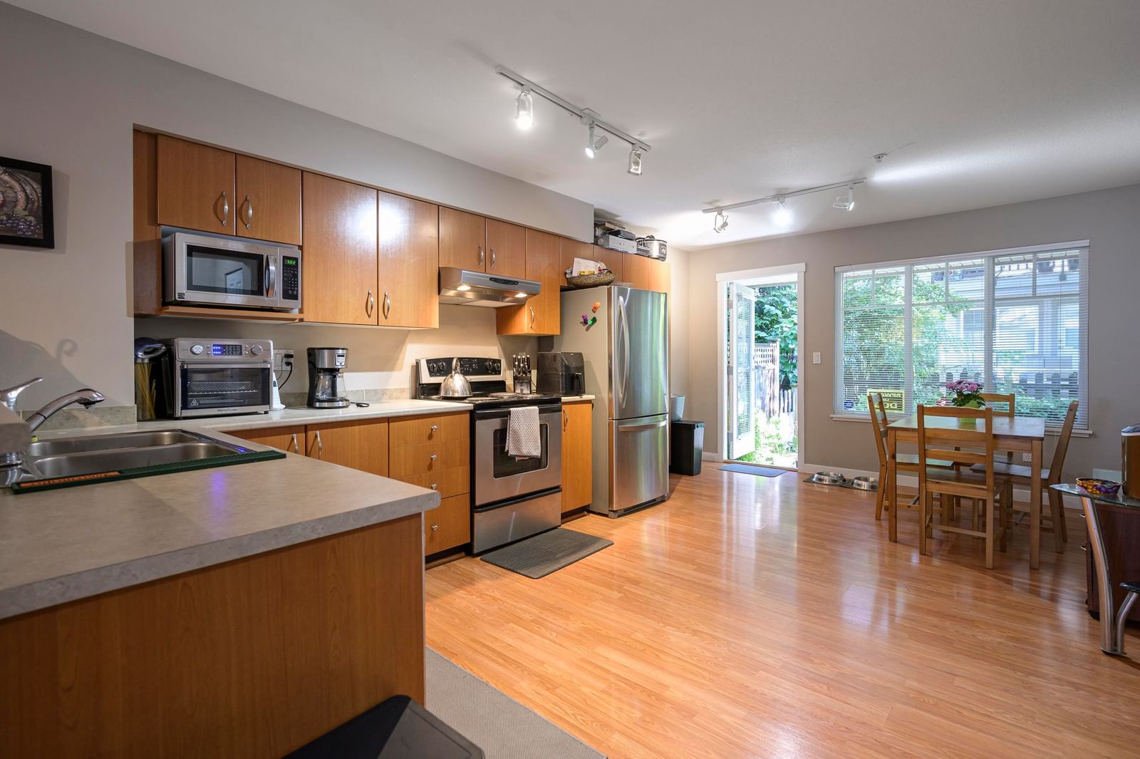 Listing Image 19