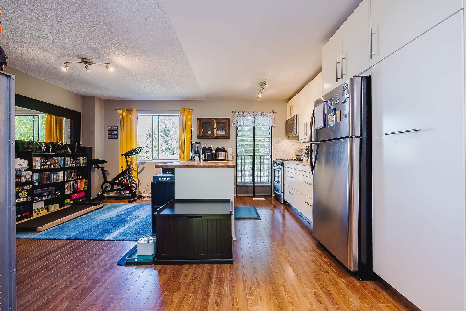 Listing Image 4