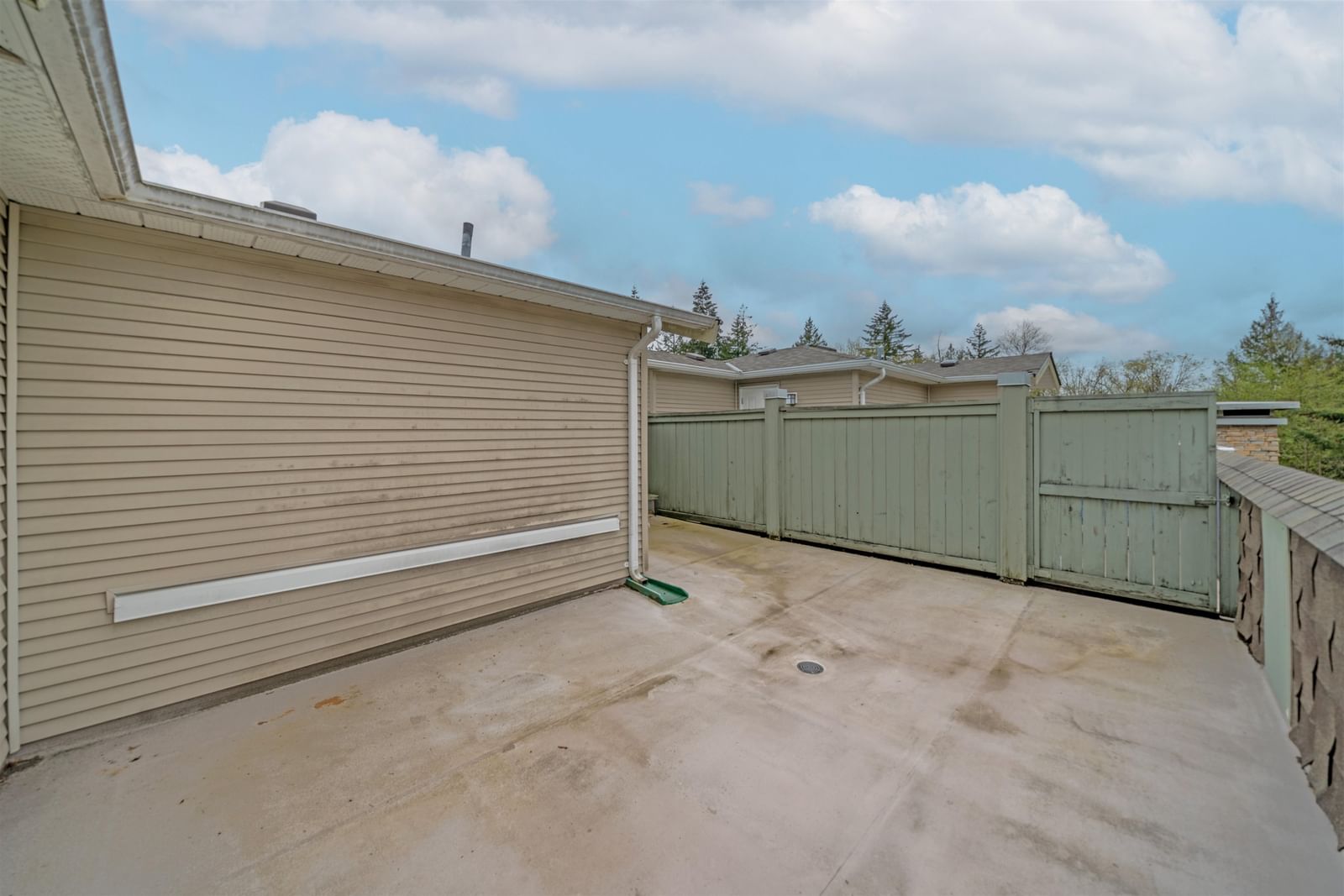 Listing Image 24