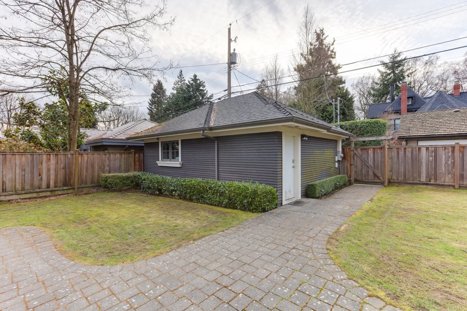 Listing Image 12