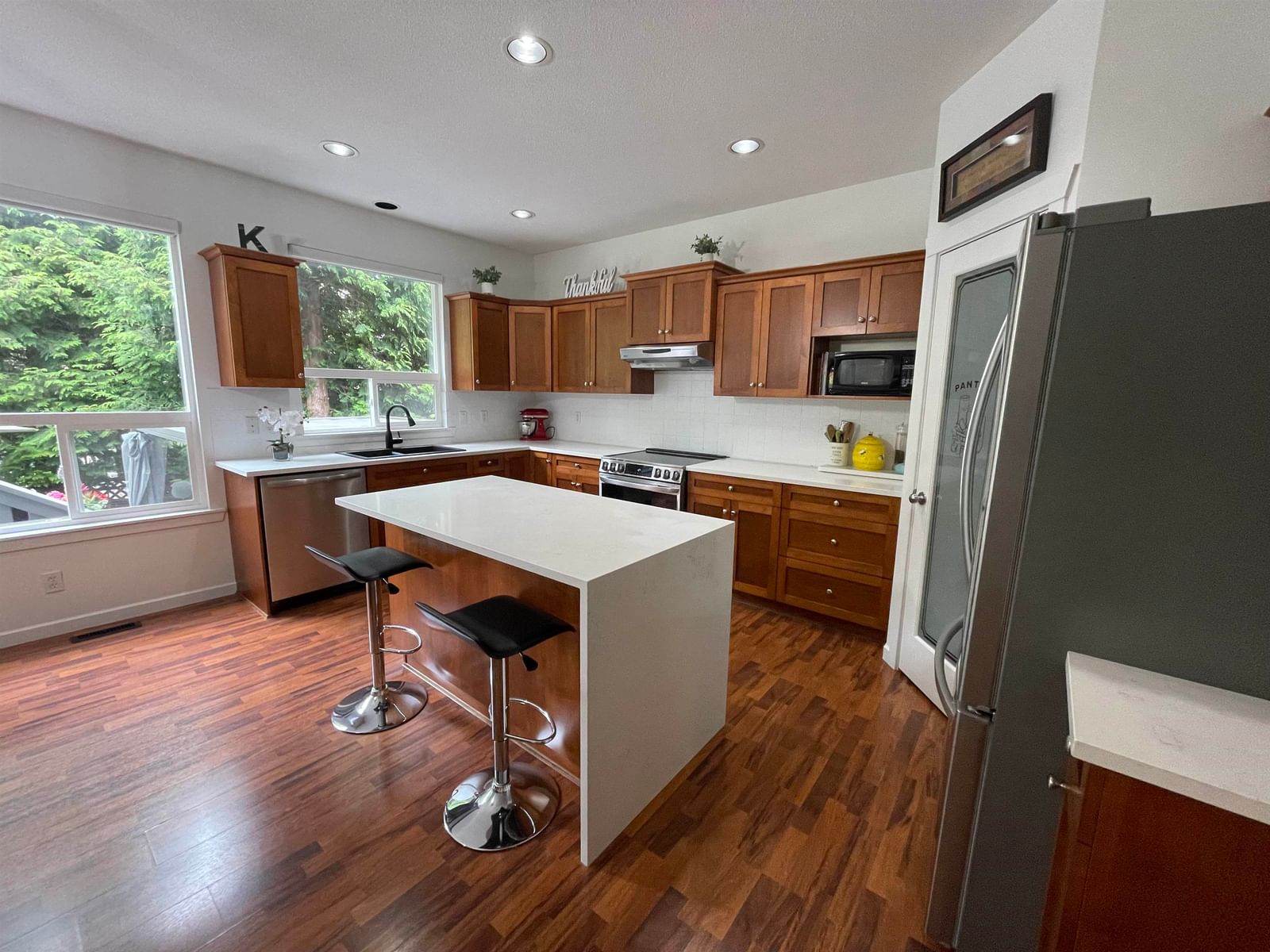 Listing Image 6