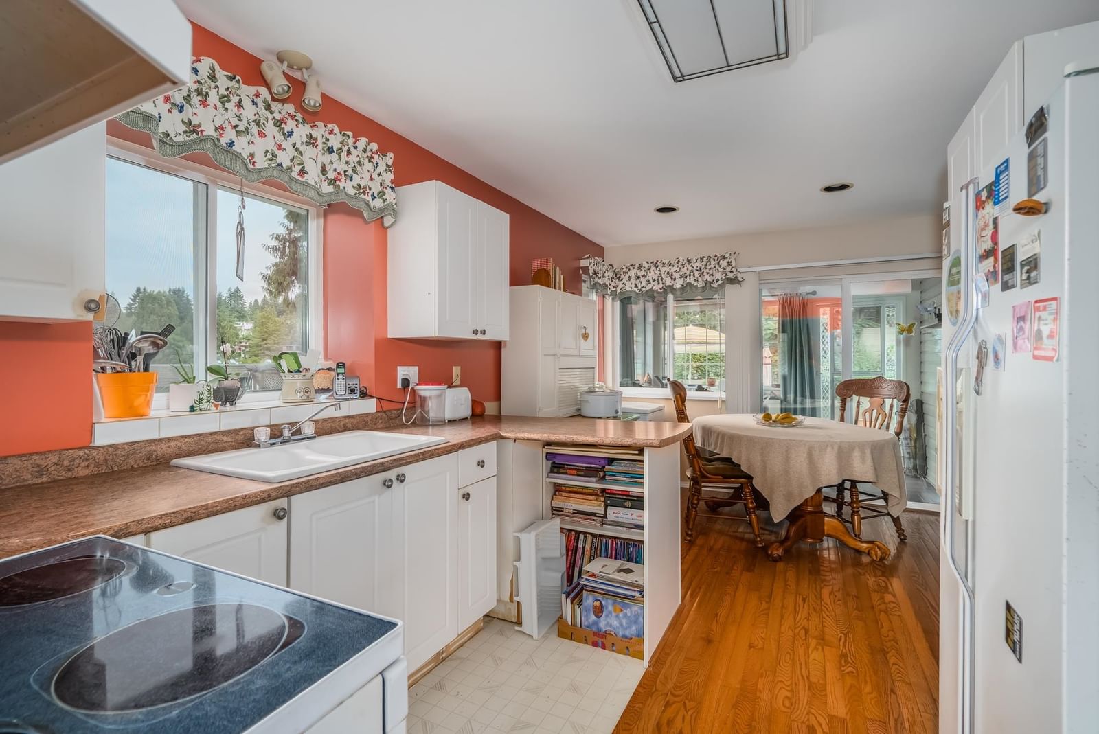 Listing Image 12