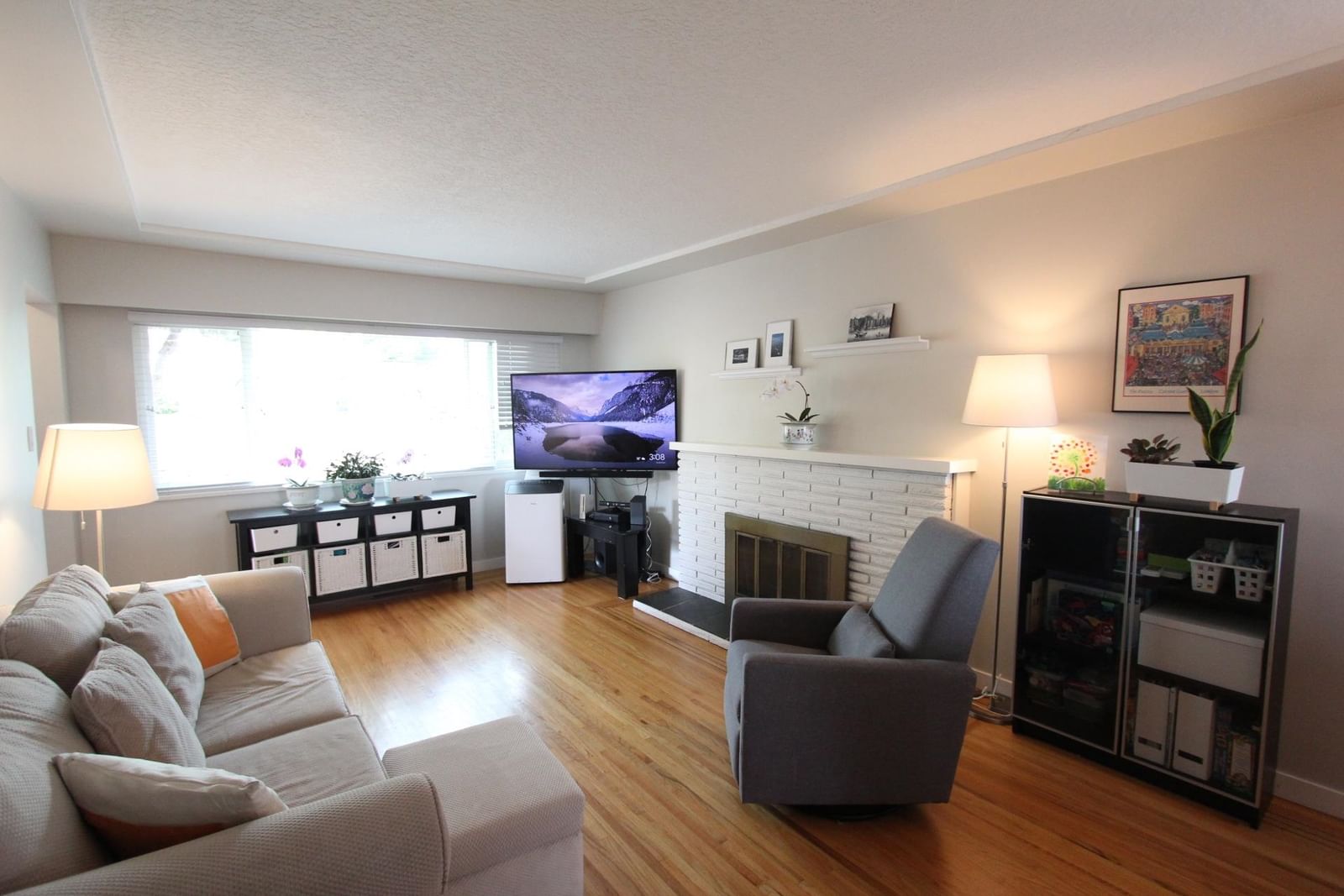 Listing Image 4
