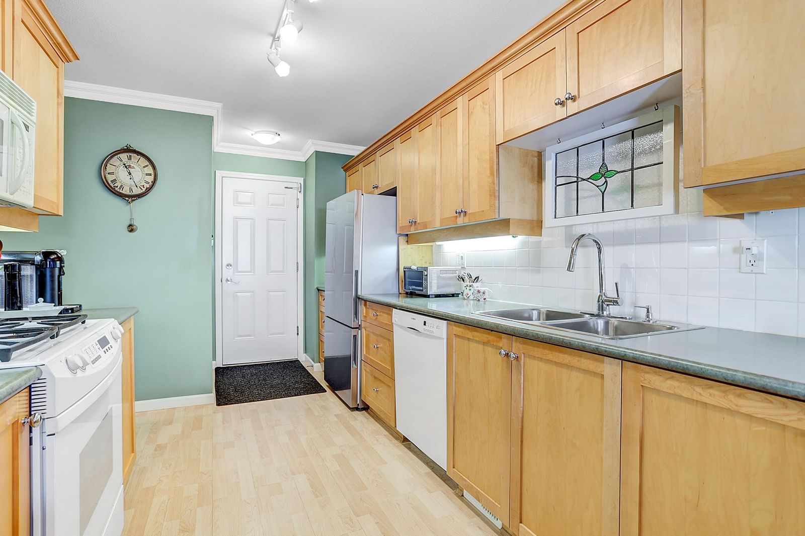 Listing Image 19