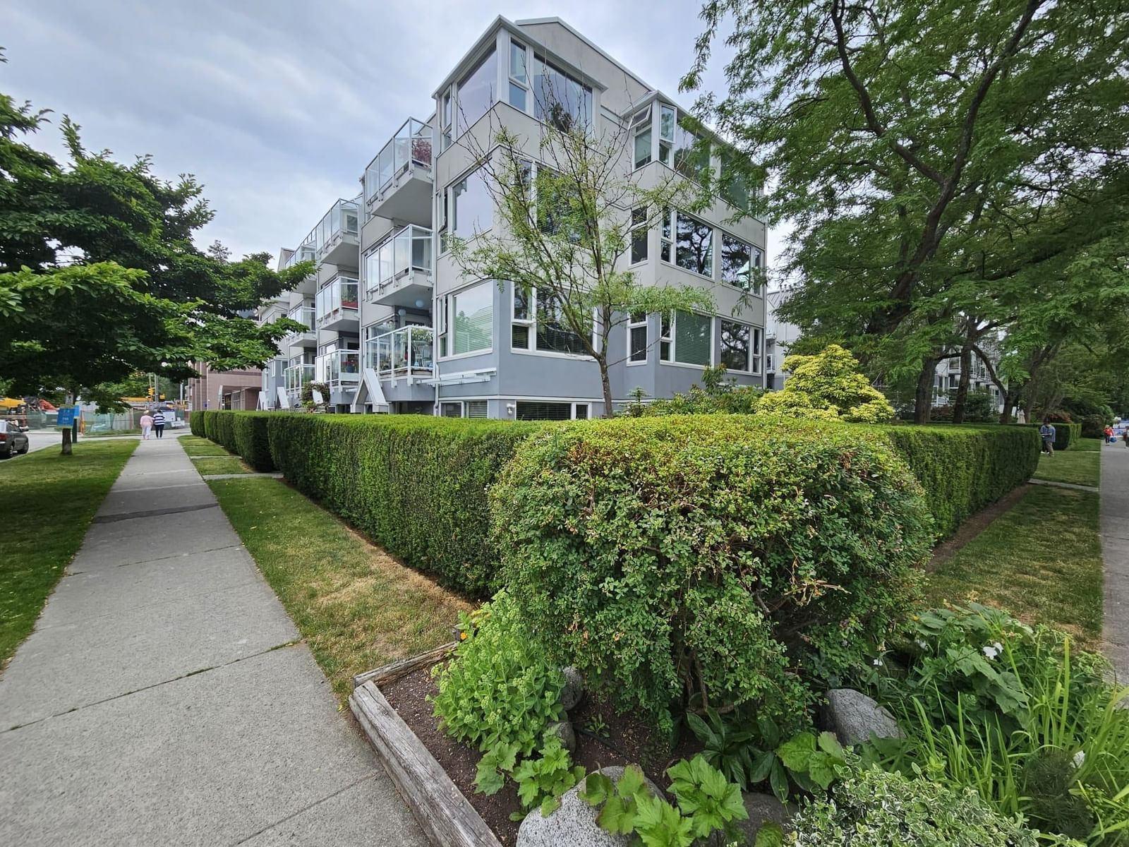 Listing Image 6