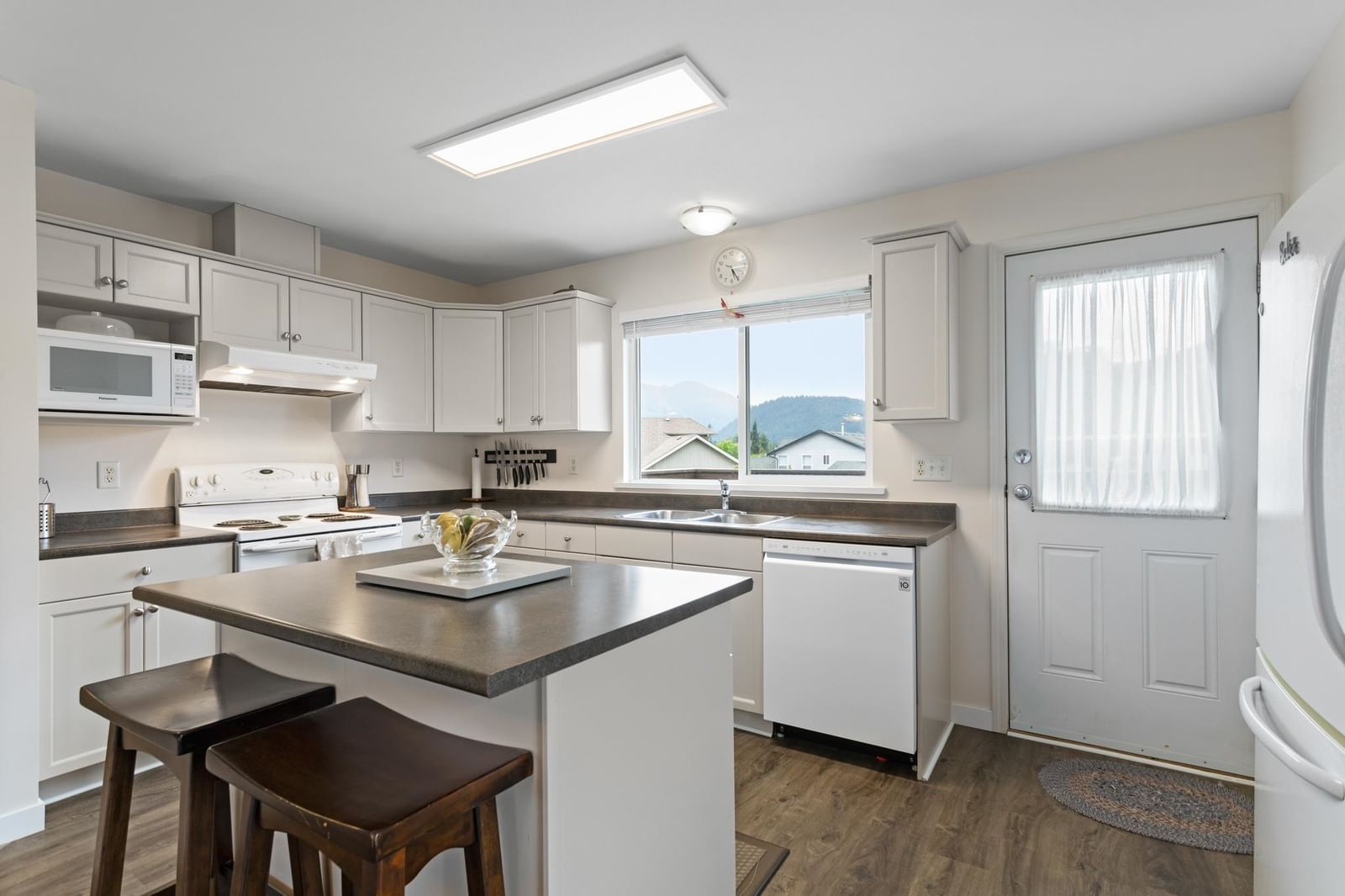 Listing Image 12