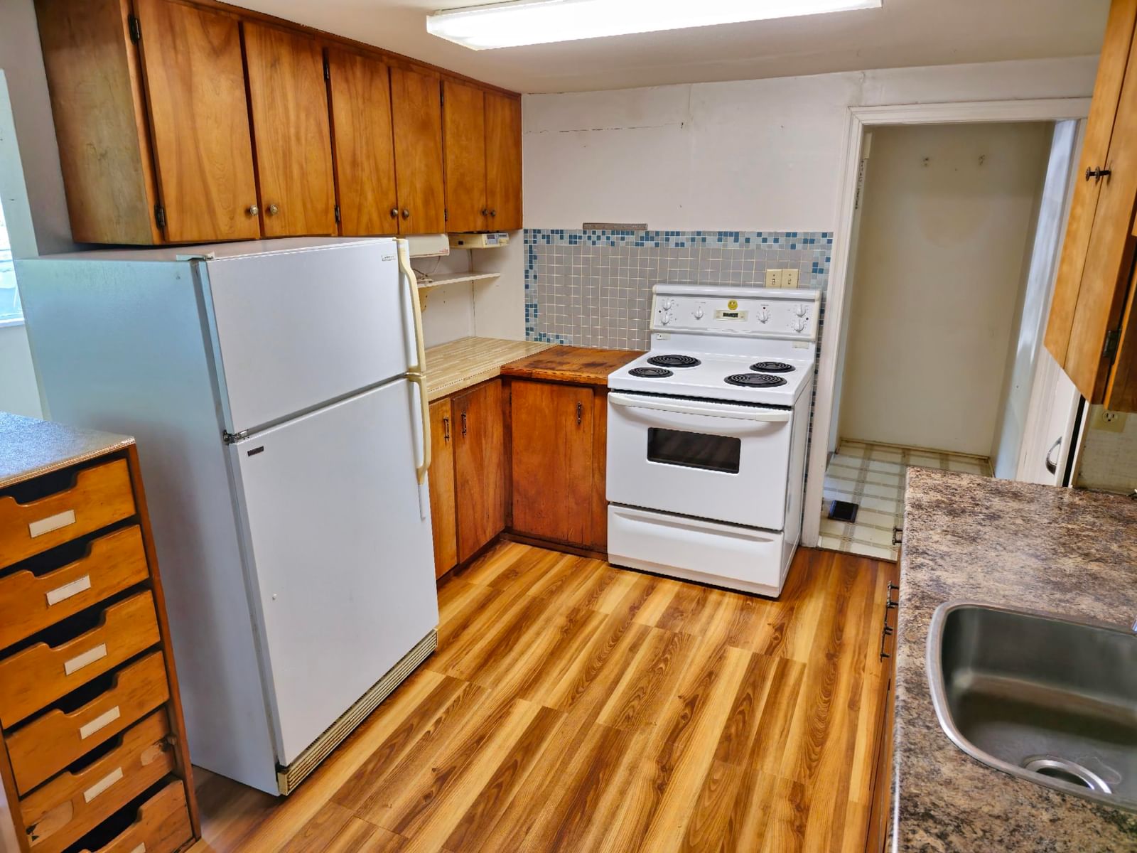 Listing Image 5